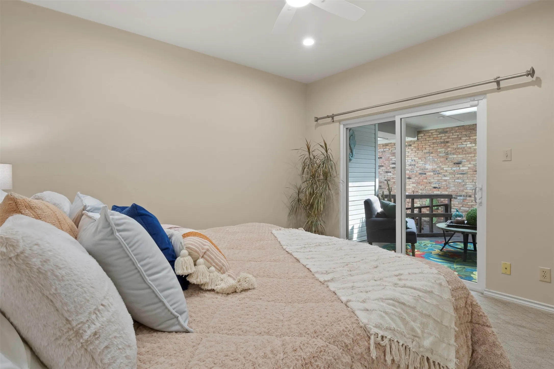 Single Family Residence For Sale in Dallas County , 1500 Travis Circle S, Irving, Texas 75038, 3 Bedroom, 3 Bathroom, 2 Garage spaces, 2,576 Sqft, built in 1983, mls#21327108, Real Estate Agent in Irving, Homes For Sale in Dallas county, Homes For Sale in Irving, Realtor in Irving Texas, Real Estate Brokerage Independent Realty Texas, Luminita Cordes Realtor