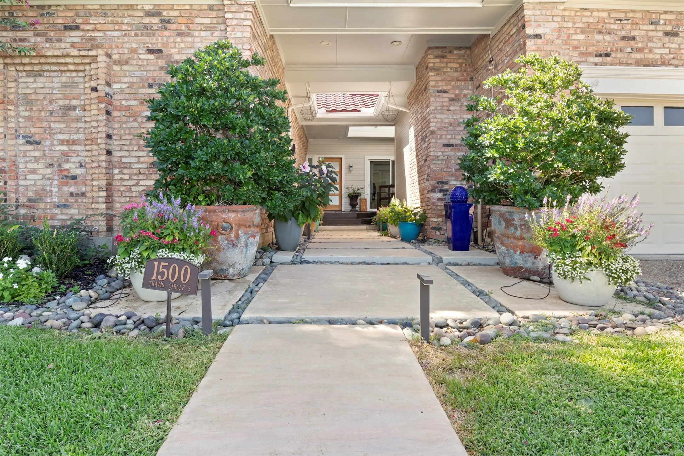 Single Family Residence For Sale in Dallas County , 1500 Travis Circle S, Irving, Texas 75038, 3 Bedroom, 3 Bathroom, 2 Garage spaces, 2,576 Sqft, built in 1983, mls#21327108, Real Estate Agent in Irving, Homes For Sale in Dallas county, Homes For Sale in Irving, Realtor in Irving Texas, Real Estate Brokerage Independent Realty Texas, Luminita Cordes Realtor
