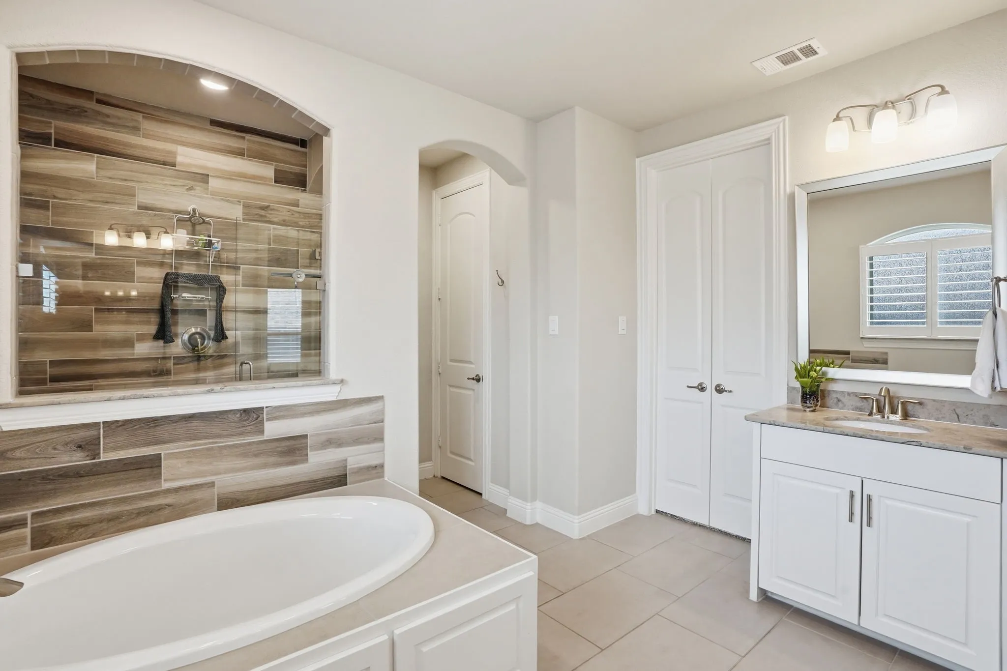 Single Family Residence For Sale in Denton County , 6205 Prairie Brush Trail, Northlake, Texas 76226, 3 Bedroom, 4 Bathroom, 2 Garage spaces, 3,040 Sqft, built in 2017, mls#21305419, Real Estate Agent in Northlake, Homes For Sale in Denton county, Homes For Sale in Northlake, Realtor in Northlake Texas, Real Estate Brokerage Independent Realty Texas, Luminita Cordes Realtor
