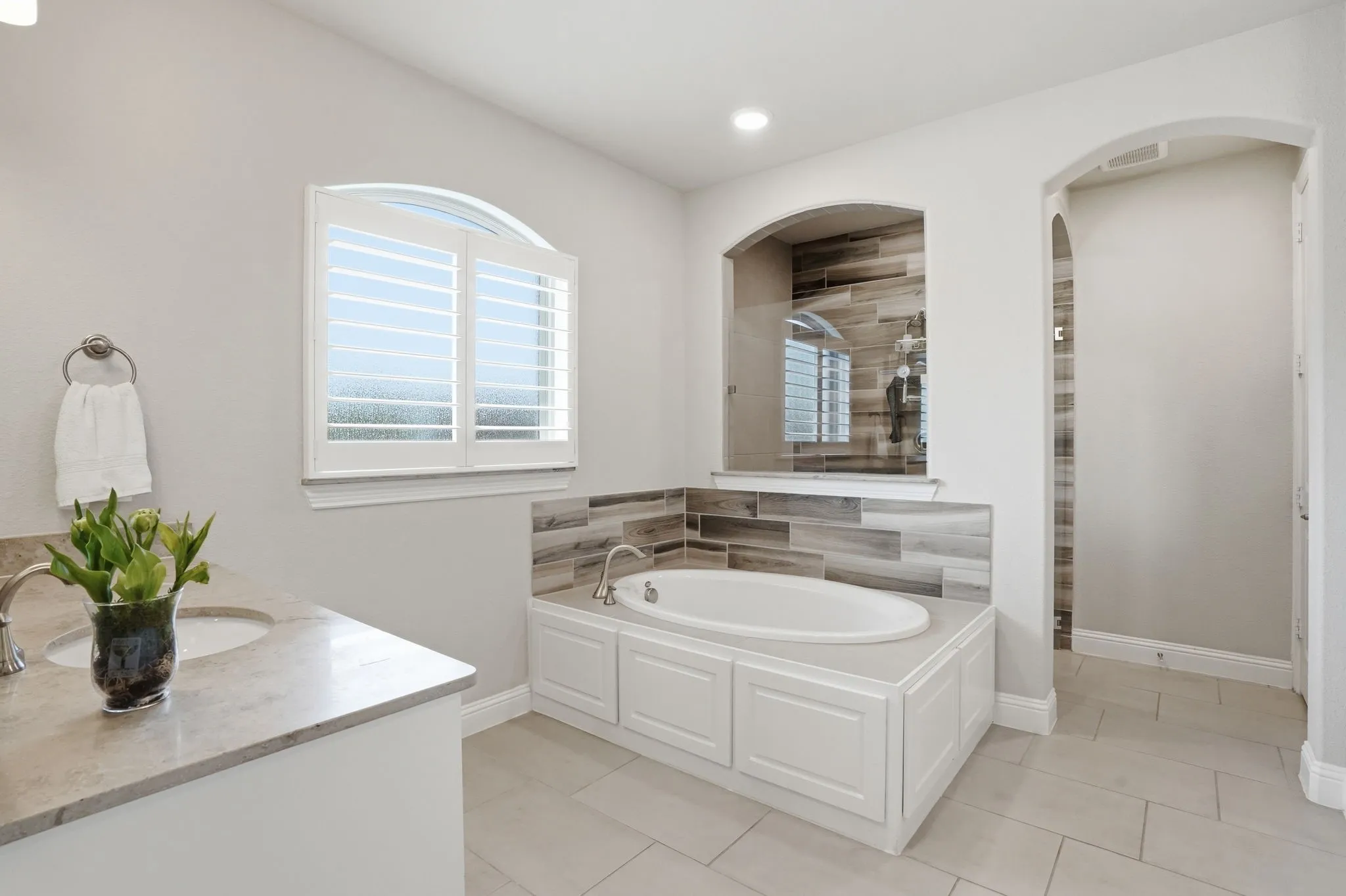 Single Family Residence For Sale in Denton County , 6205 Prairie Brush Trail, Northlake, Texas 76226, 3 Bedroom, 4 Bathroom, 2 Garage spaces, 3,040 Sqft, built in 2017, mls#21305419, Real Estate Agent in Northlake, Homes For Sale in Denton county, Homes For Sale in Northlake, Realtor in Northlake Texas, Real Estate Brokerage Independent Realty Texas, Luminita Cordes Realtor