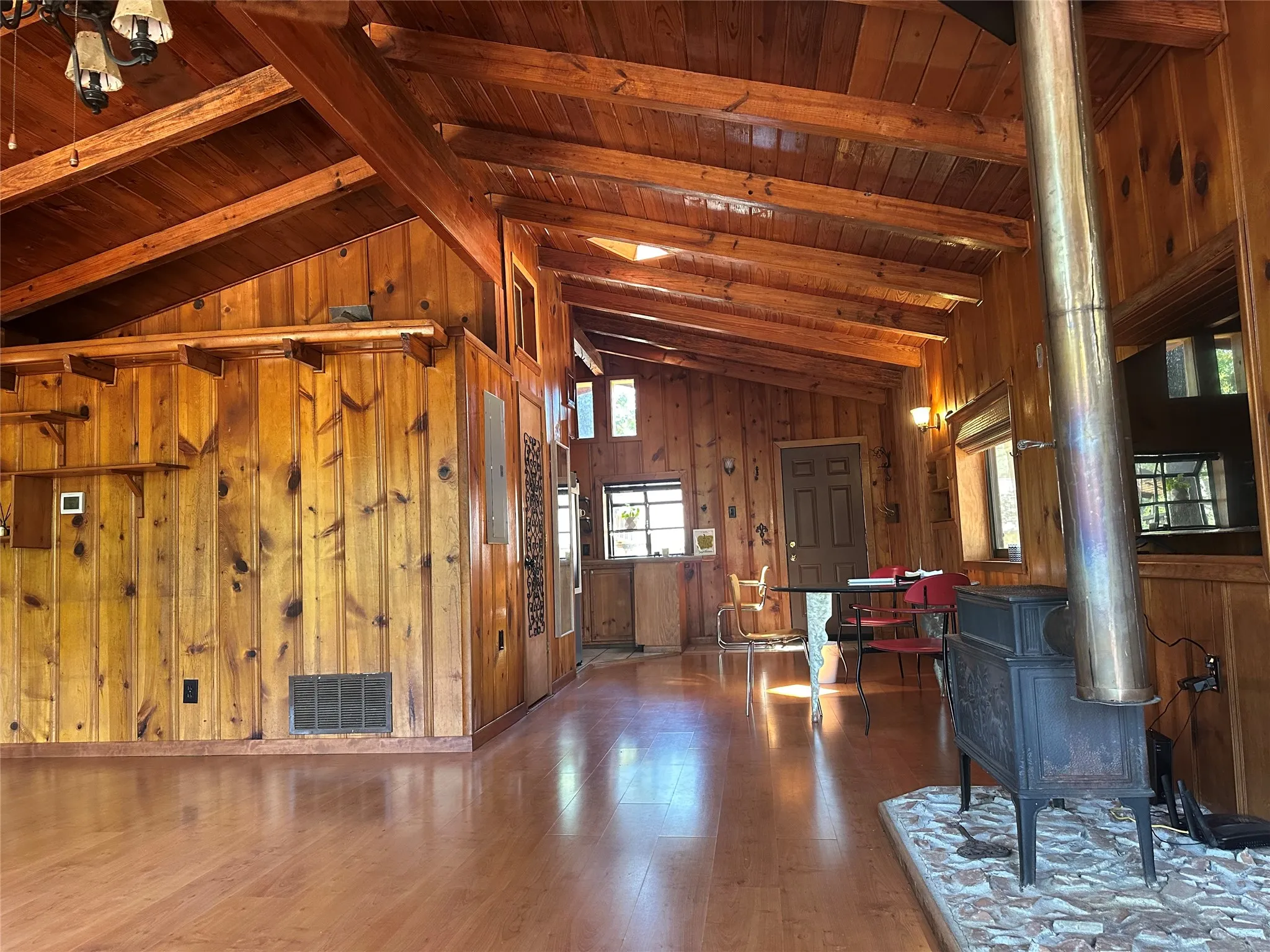 Single Family Residence For Rent in Denton County , 111 Oak Tree Lane, Hickory Creek, Texas 75065, 3 Bedroom, 2 Bathroom, Garage spaces, 1,088 Sqft, built in 1975, mls#21329477, Real Estate Agent in Hickory Creek, Homes For Rent in Denton county, Homes For Rent in Hickory Creek, Realtor in Hickory Creek Texas, Real Estate Brokerage Independent Realty Texas, Luminita Cordes Realtor