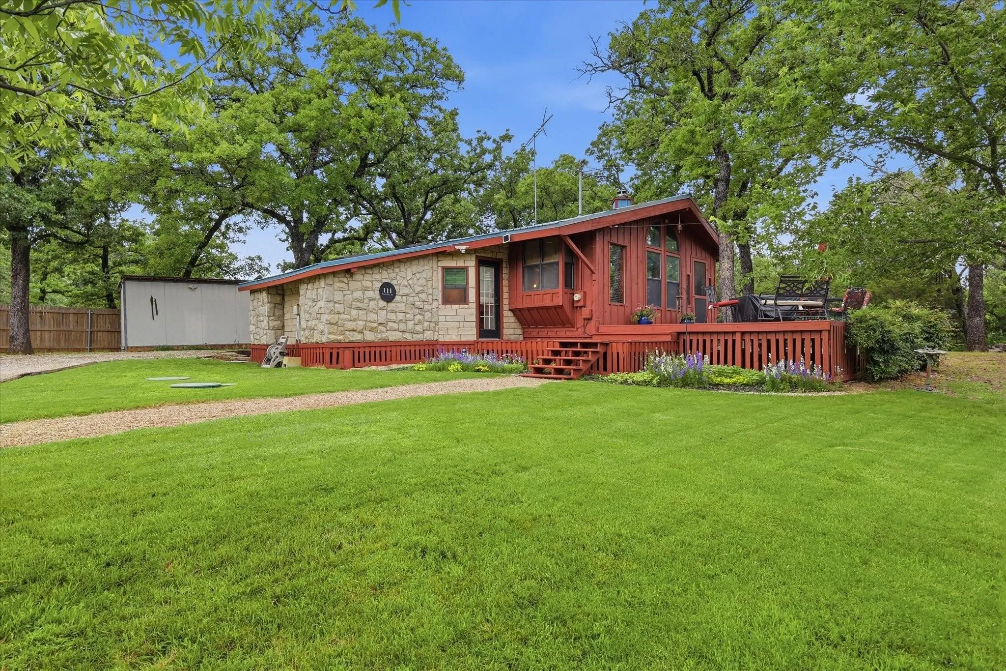 Single Family Residence For Rent in Denton County , 111 Oak Tree Lane, Hickory Creek, Texas 75065, 3 Bedroom, 2 Bathroom, Garage spaces, 1,088 Sqft, built in 1975, mls#21329477, Real Estate Agent in Hickory Creek, Homes For Rent in Denton county, Homes For Rent in Hickory Creek, Realtor in Hickory Creek Texas, Real Estate Brokerage Independent Realty Texas, Luminita Cordes Realtor
