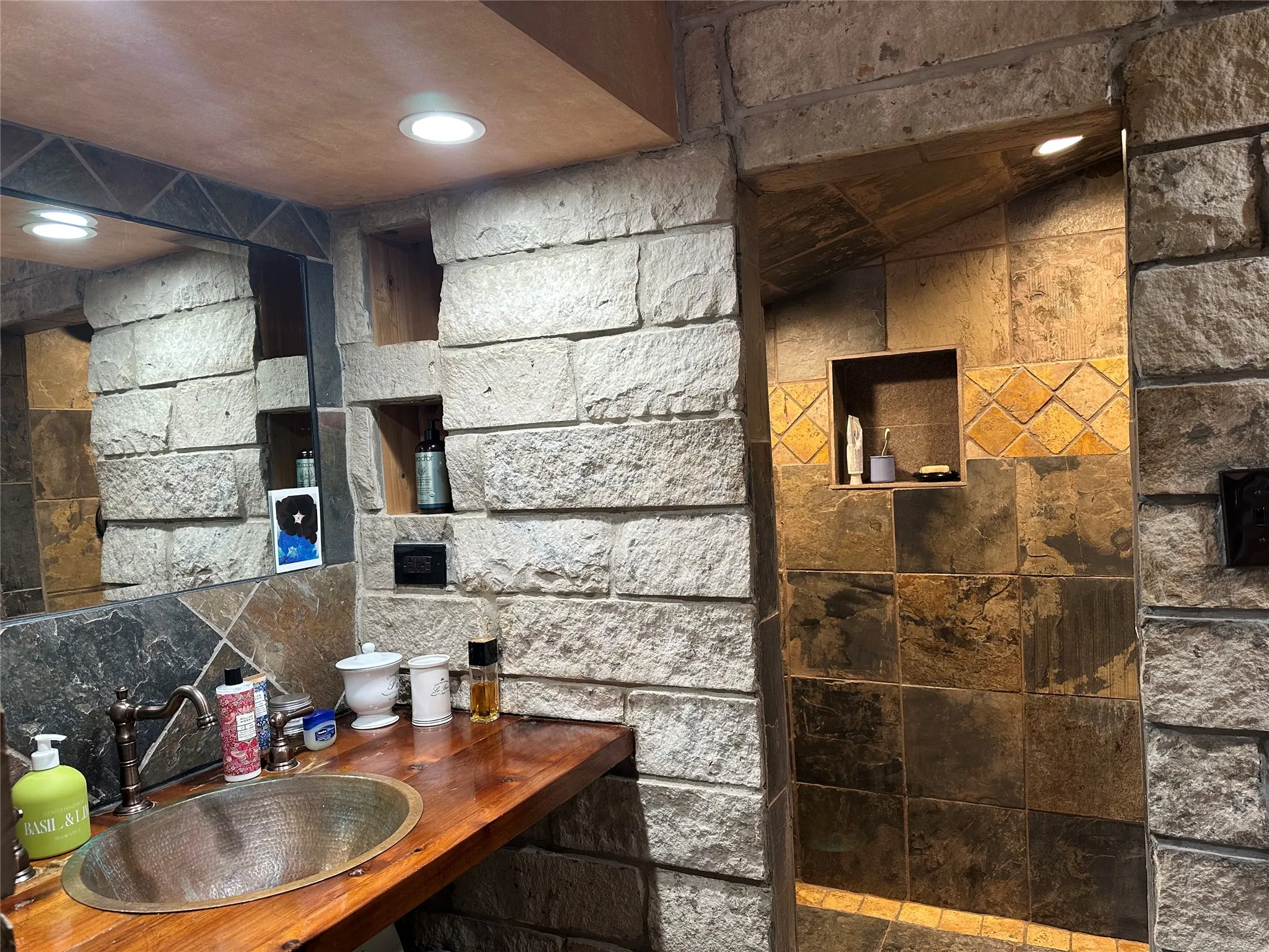 Single Family Residence For Rent in Denton County , 111 Oak Tree Lane, Hickory Creek, Texas 75065, 3 Bedroom, 2 Bathroom, Garage spaces, 1,088 Sqft, built in 1975, mls#21329477, Real Estate Agent in Hickory Creek, Homes For Rent in Denton county, Homes For Rent in Hickory Creek, Realtor in Hickory Creek Texas, Real Estate Brokerage Independent Realty Texas, Luminita Cordes Realtor