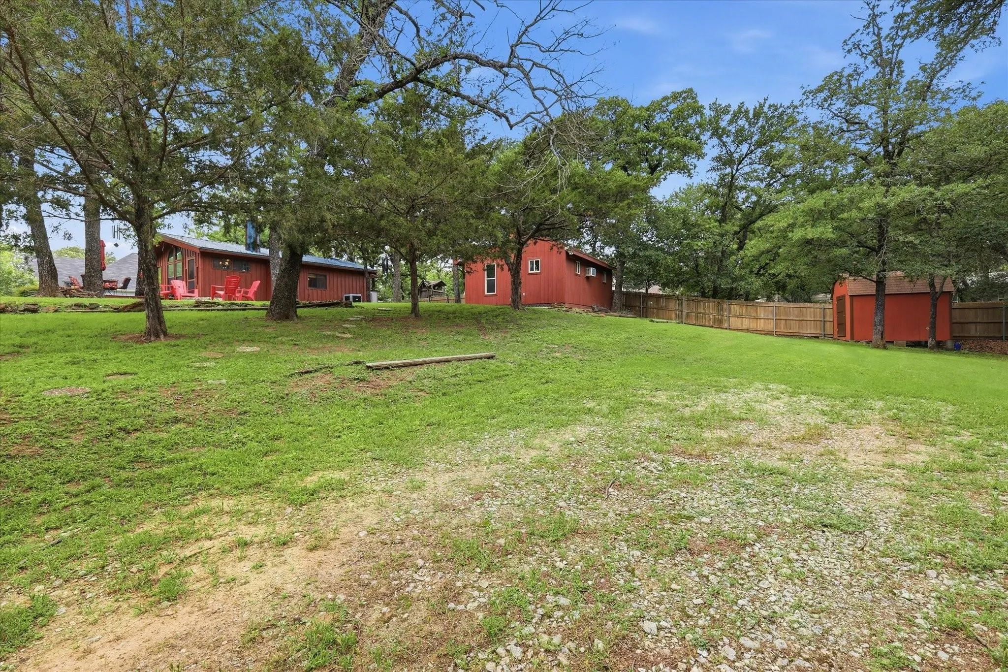 Single Family Residence For Rent in Denton County , 111 Oak Tree Lane, Hickory Creek, Texas 75065, 3 Bedroom, 2 Bathroom, Garage spaces, 1,088 Sqft, built in 1975, mls#21329477, Real Estate Agent in Hickory Creek, Homes For Rent in Denton county, Homes For Rent in Hickory Creek, Realtor in Hickory Creek Texas, Real Estate Brokerage Independent Realty Texas, Luminita Cordes Realtor