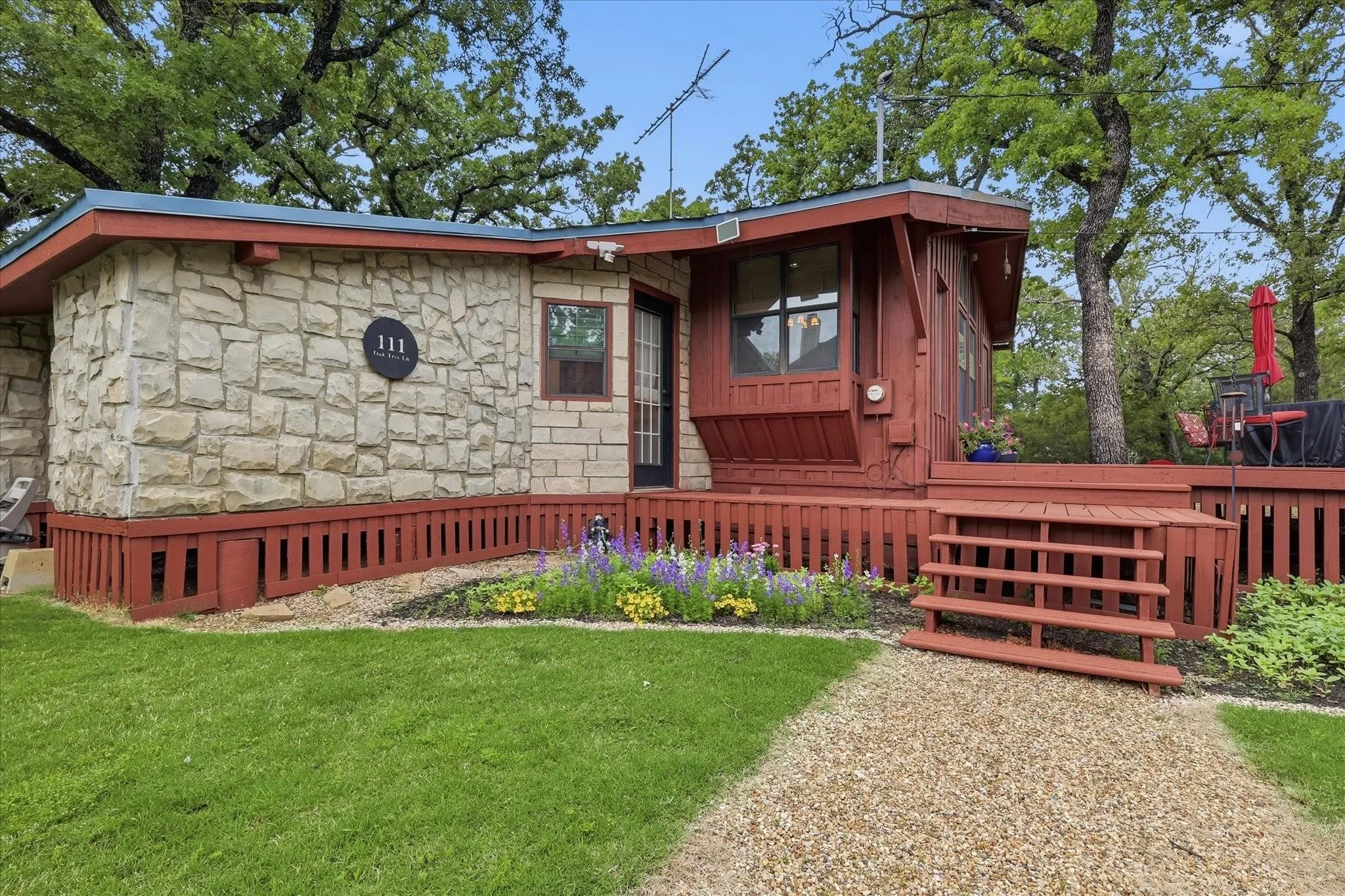 Single Family Residence For Rent in Denton County , 111 Oak Tree Lane, Hickory Creek, Texas 75065, 3 Bedroom, 2 Bathroom, Garage spaces, 1,088 Sqft, built in 1975, mls#21329477, Real Estate Agent in Hickory Creek, Homes For Rent in Denton county, Homes For Rent in Hickory Creek, Realtor in Hickory Creek Texas, Real Estate Brokerage Independent Realty Texas, Luminita Cordes Realtor