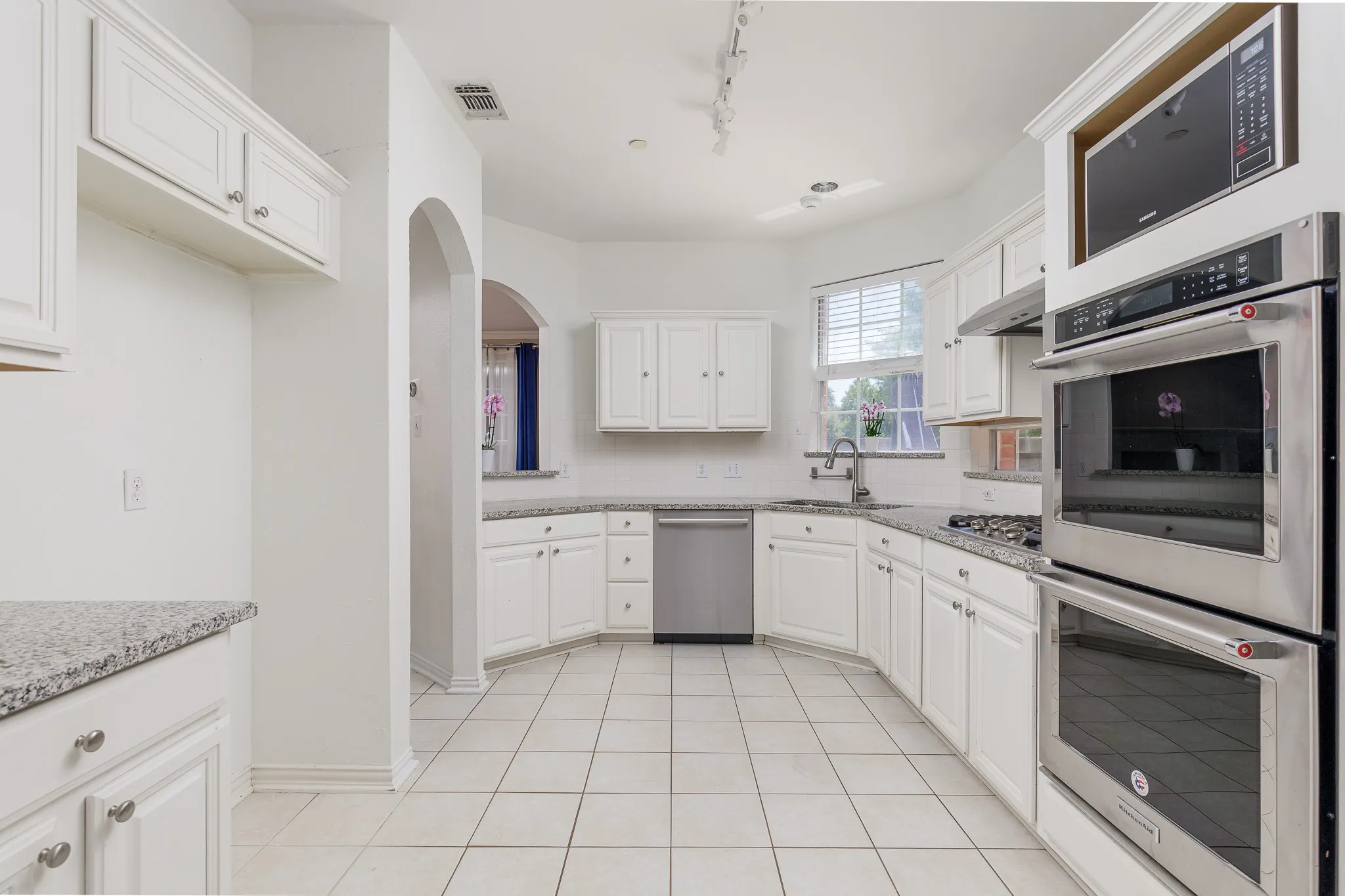 Single Family Residence For Sale in Dallas County , 14617 Woodshadow Lane, Addison, Texas 75001, 4 Bedroom, 3 Bathroom, 2 Garage spaces, 2,062 Sqft, built in 1995, mls#21328520, Real Estate Agent in Addison, Homes For Sale in Dallas county, Homes For Sale in Addison, Realtor in Addison Texas, Real Estate Brokerage Independent Realty Texas, Luminita Cordes Realtor
