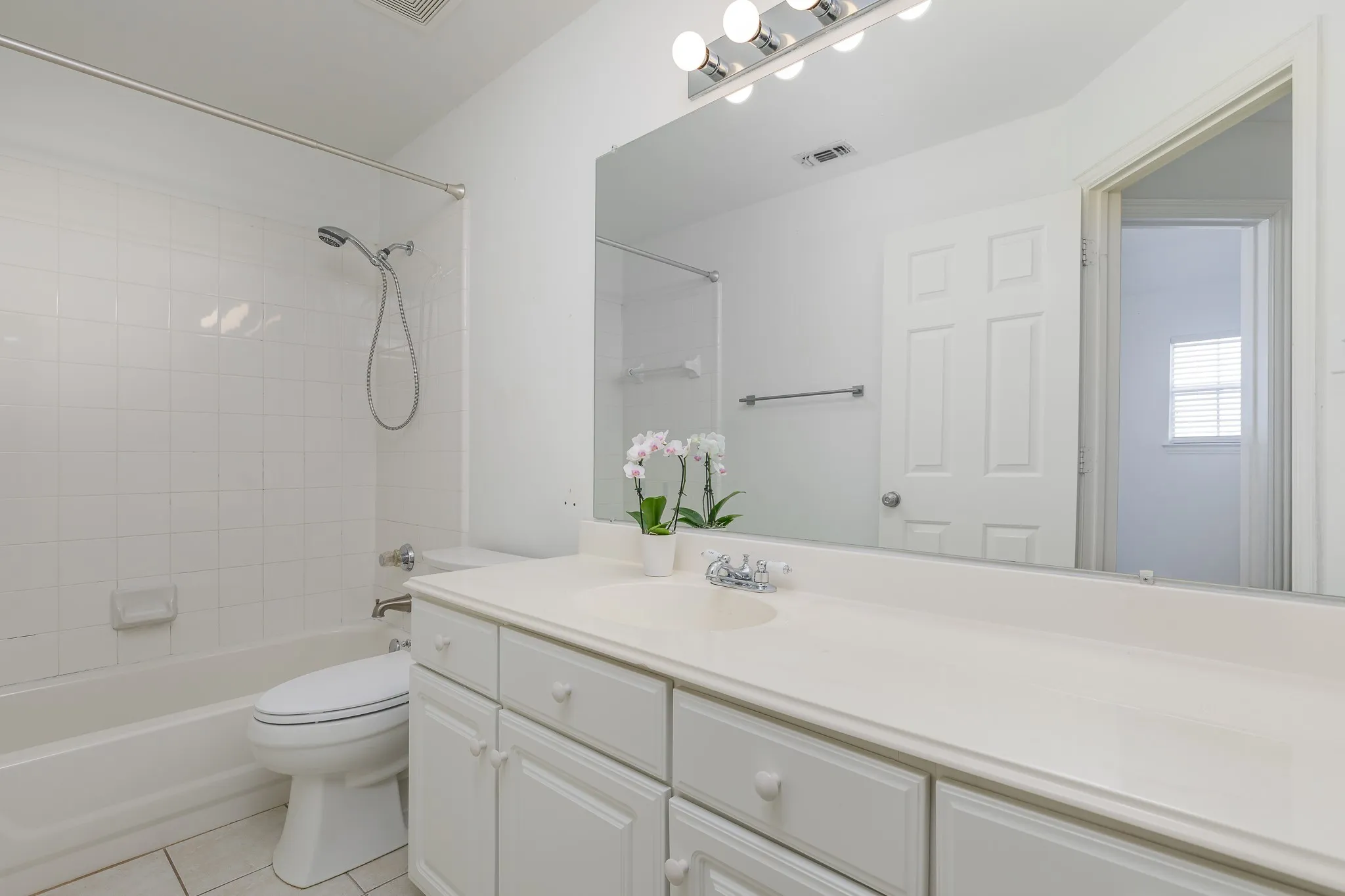 Single Family Residence For Sale in Dallas County , 14617 Woodshadow Lane, Addison, Texas 75001, 4 Bedroom, 3 Bathroom, 2 Garage spaces, 2,062 Sqft, built in 1995, mls#21328520, Real Estate Agent in Addison, Homes For Sale in Dallas county, Homes For Sale in Addison, Realtor in Addison Texas, Real Estate Brokerage Independent Realty Texas, Luminita Cordes Realtor