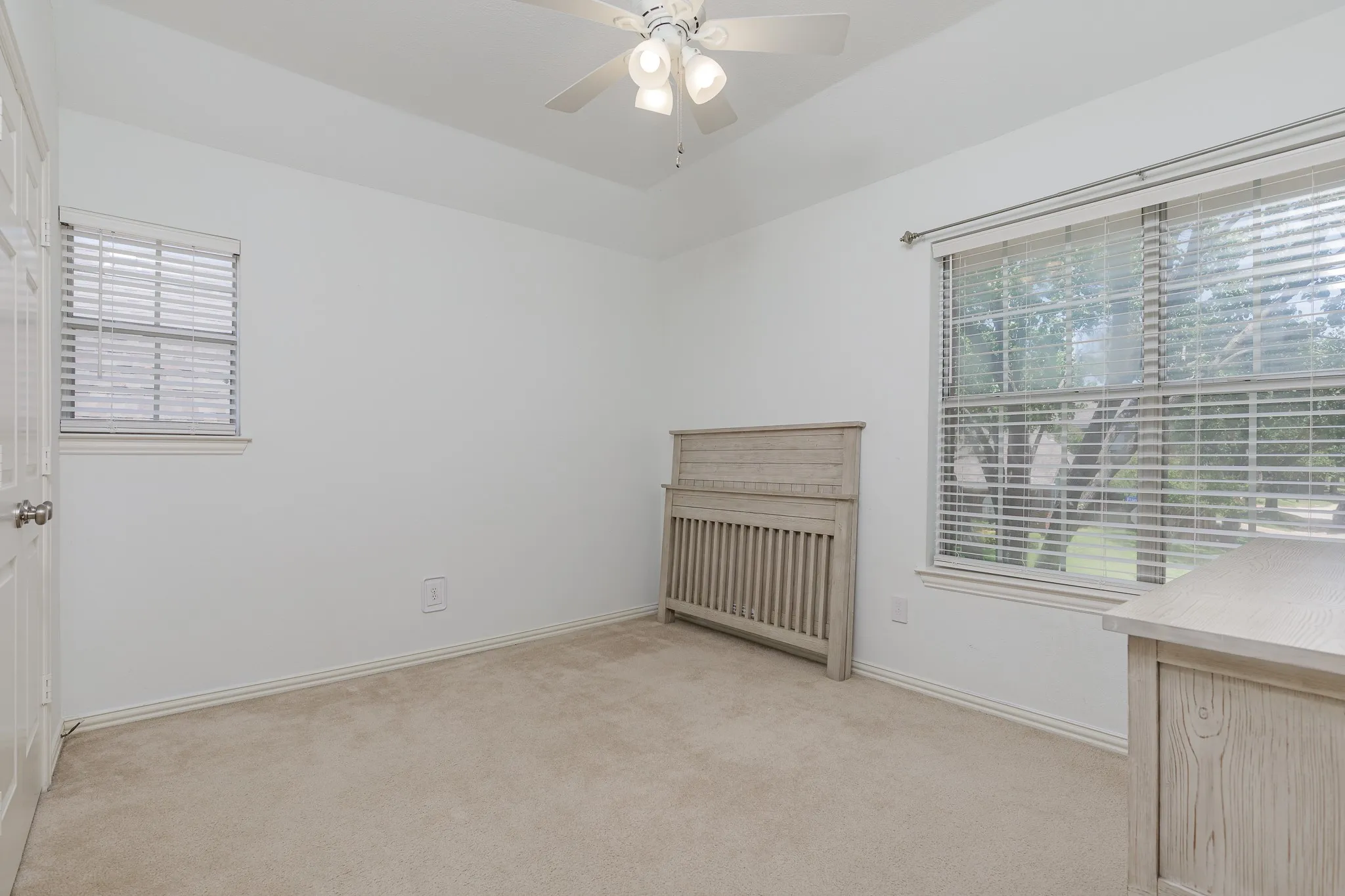 Single Family Residence For Sale in Dallas County , 14617 Woodshadow Lane, Addison, Texas 75001, 4 Bedroom, 3 Bathroom, 2 Garage spaces, 2,062 Sqft, built in 1995, mls#21328520, Real Estate Agent in Addison, Homes For Sale in Dallas county, Homes For Sale in Addison, Realtor in Addison Texas, Real Estate Brokerage Independent Realty Texas, Luminita Cordes Realtor