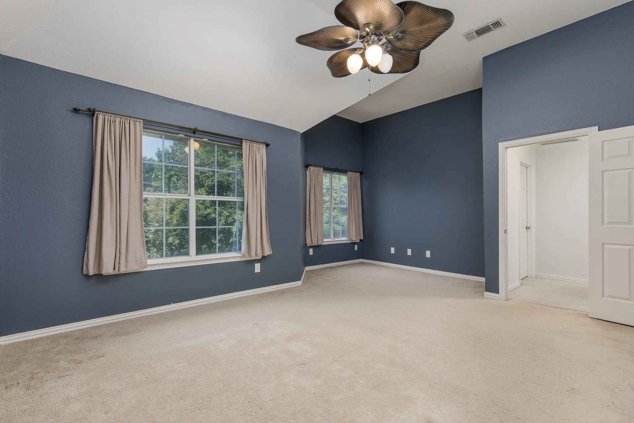 Single Family Residence For Sale in Dallas County , 14617 Woodshadow Lane, Addison, Texas 75001, 4 Bedroom, 3 Bathroom, 2 Garage spaces, 2,062 Sqft, built in 1995, mls#21328520, Real Estate Agent in Addison, Homes For Sale in Dallas county, Homes For Sale in Addison, Realtor in Addison Texas, Real Estate Brokerage Independent Realty Texas, Luminita Cordes Realtor