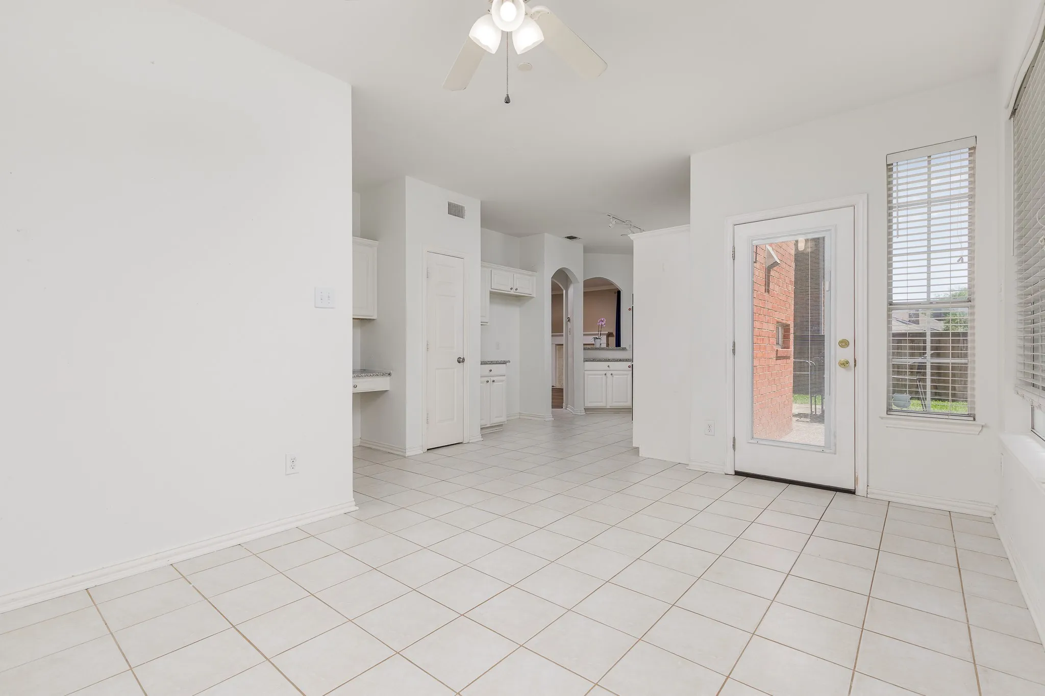Single Family Residence For Sale in Dallas County , 14617 Woodshadow Lane, Addison, Texas 75001, 4 Bedroom, 3 Bathroom, 2 Garage spaces, 2,062 Sqft, built in 1995, mls#21328520, Real Estate Agent in Addison, Homes For Sale in Dallas county, Homes For Sale in Addison, Realtor in Addison Texas, Real Estate Brokerage Independent Realty Texas, Luminita Cordes Realtor
