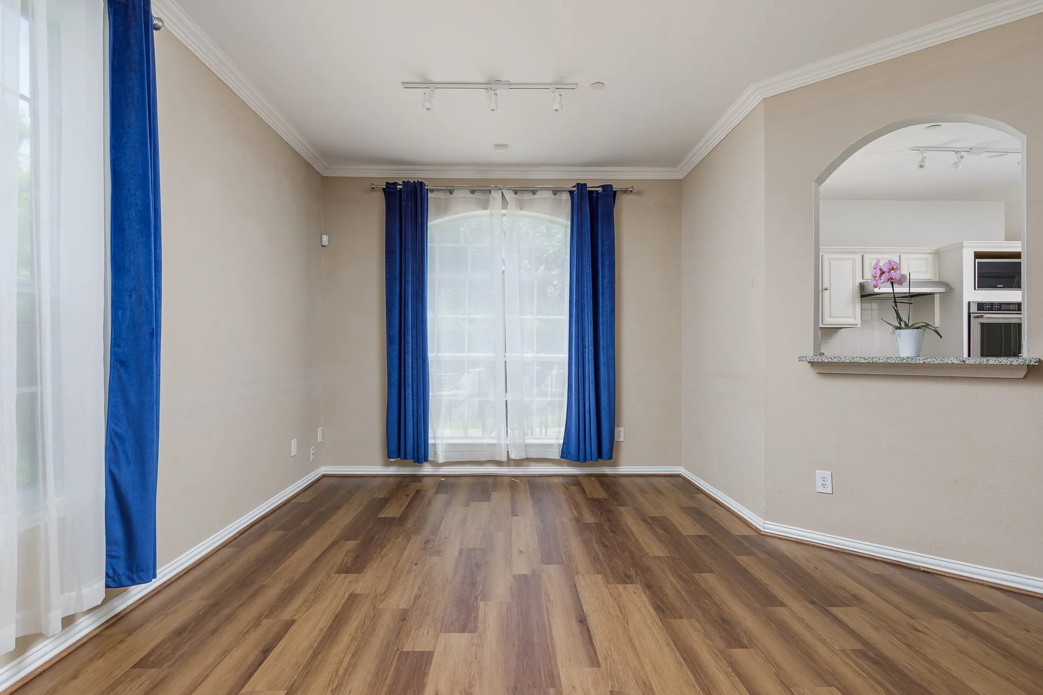 Single Family Residence For Sale in Dallas County , 14617 Woodshadow Lane, Addison, Texas 75001, 4 Bedroom, 3 Bathroom, 2 Garage spaces, 2,062 Sqft, built in 1995, mls#21328520, Real Estate Agent in Addison, Homes For Sale in Dallas county, Homes For Sale in Addison, Realtor in Addison Texas, Real Estate Brokerage Independent Realty Texas, Luminita Cordes Realtor