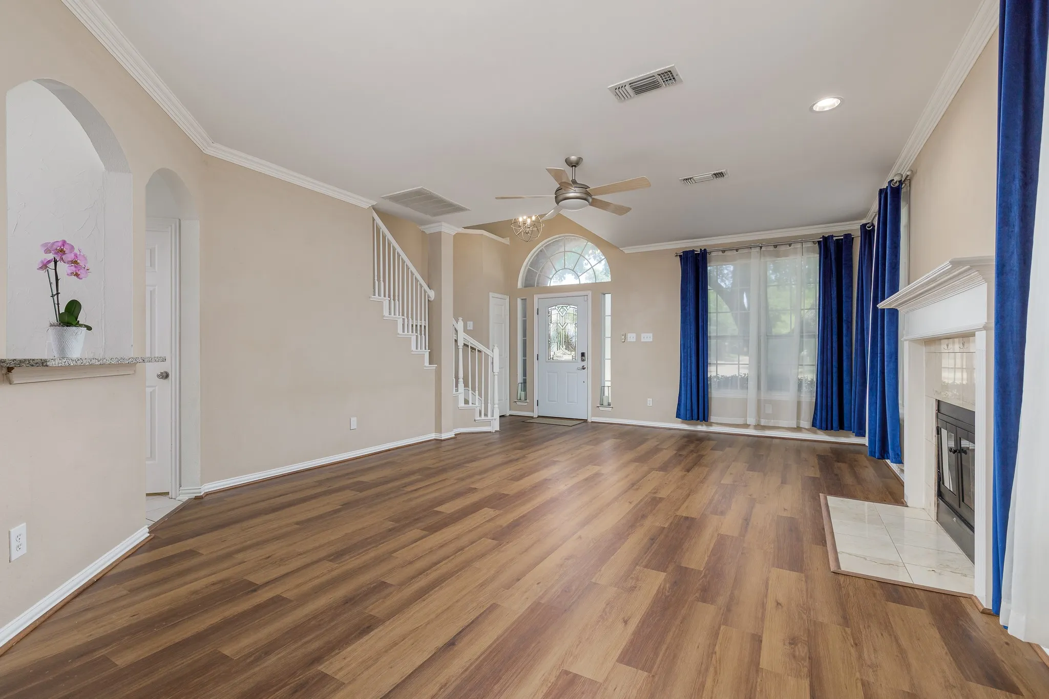 Single Family Residence For Sale in Dallas County , 14617 Woodshadow Lane, Addison, Texas 75001, 4 Bedroom, 3 Bathroom, 2 Garage spaces, 2,062 Sqft, built in 1995, mls#21328520, Real Estate Agent in Addison, Homes For Sale in Dallas county, Homes For Sale in Addison, Realtor in Addison Texas, Real Estate Brokerage Independent Realty Texas, Luminita Cordes Realtor