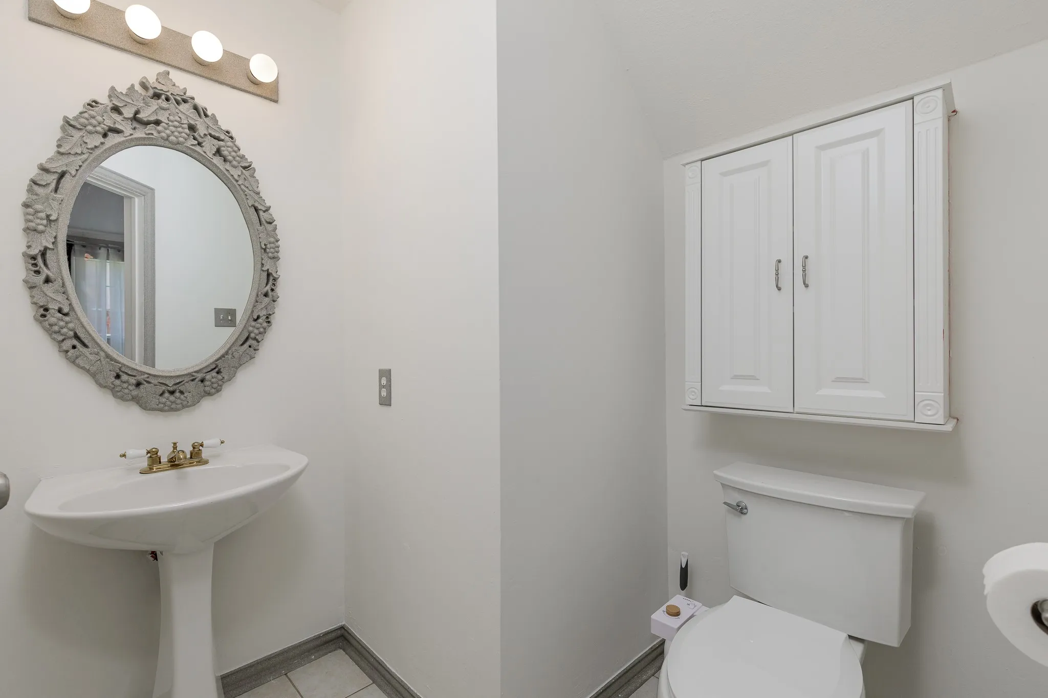 Single Family Residence For Sale in Dallas County , 14617 Woodshadow Lane, Addison, Texas 75001, 4 Bedroom, 3 Bathroom, 2 Garage spaces, 2,062 Sqft, built in 1995, mls#21328520, Real Estate Agent in Addison, Homes For Sale in Dallas county, Homes For Sale in Addison, Realtor in Addison Texas, Real Estate Brokerage Independent Realty Texas, Luminita Cordes Realtor