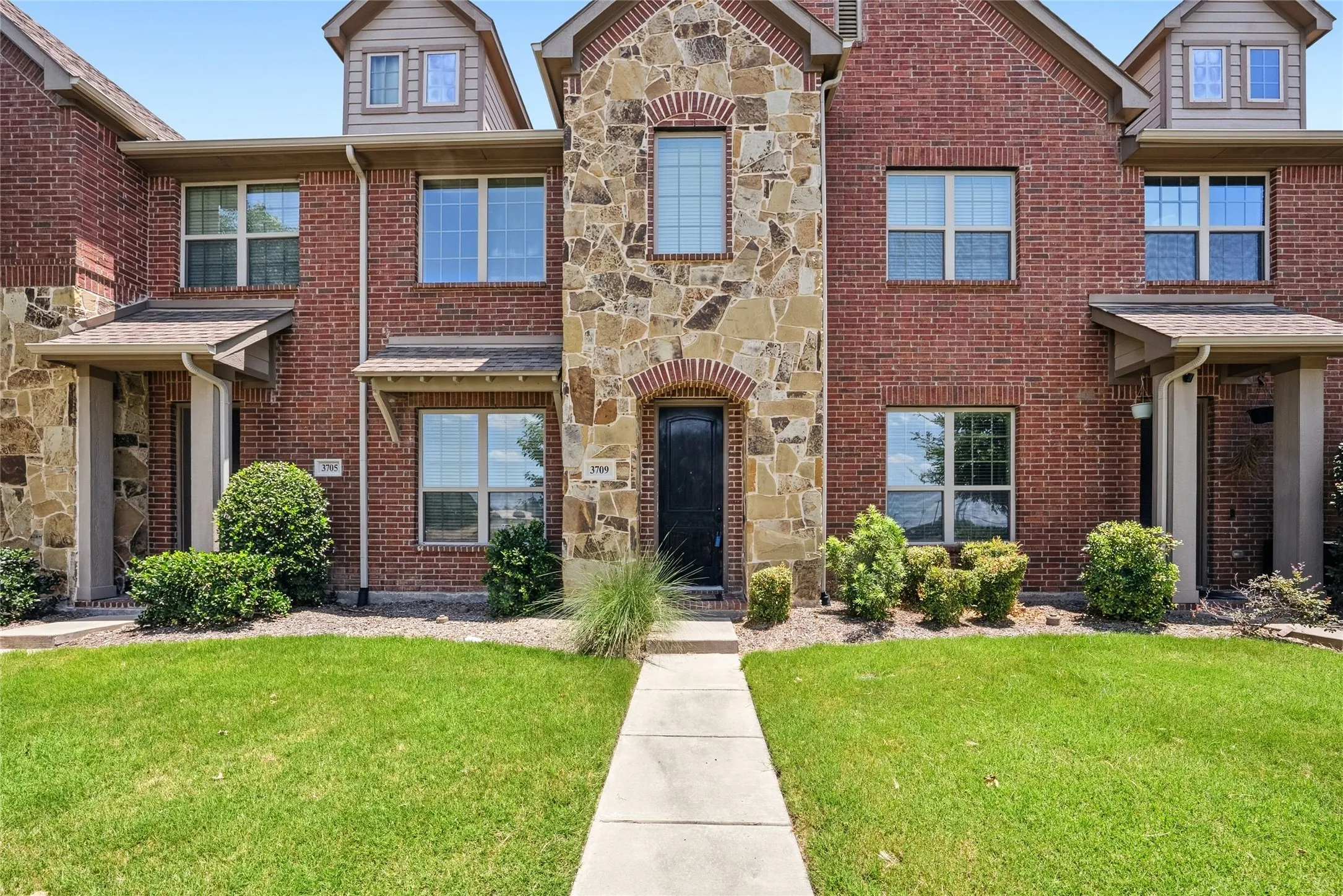 Townhouse For Rent in Collin County , 3709 Quail Wood Drive, Mc Kinney, Texas 75070, 3 Bedroom, 3 Bathroom, 2 Garage spaces, 1,695 Sqft, built in 2017, mls#21325420, Real Estate Agent in Mc Kinney, Homes For Rent in Collin county, Homes For Rent in Mc Kinney, Realtor in Mc Kinney Texas, Real Estate Brokerage Independent Realty Texas, Luminita Cordes Realtor