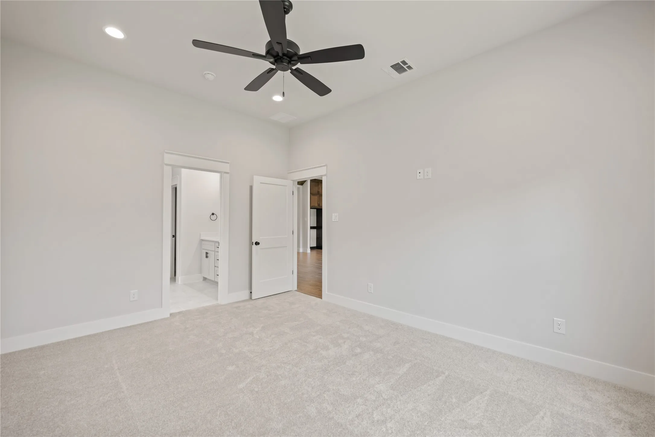 Carpeted room with recessed lighting and a ceiling fan