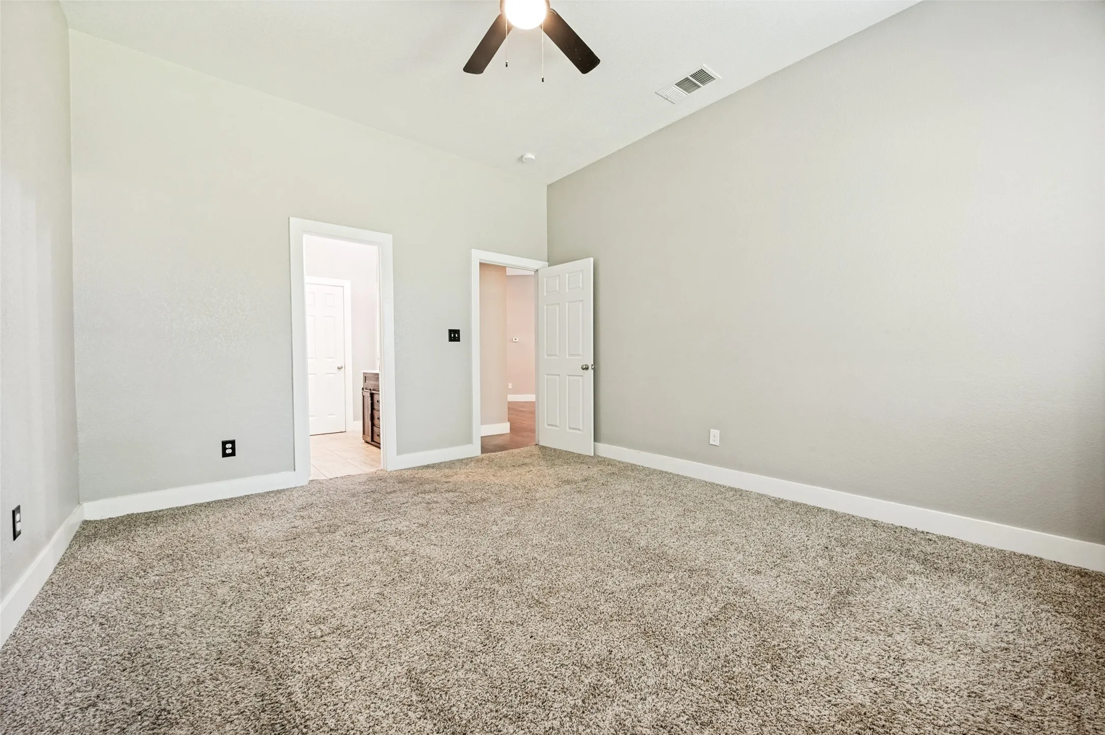 Single Family Residence For Sale in Dallas County , 2733 Carpenter Avenue, Dallas, Texas 75215, 3 Bedrooms, 2 Bathrooms, 2 Garage spaces, 1,643 Sqft, built in 2020, Price $260,000, mls#21329494, Real Estate Agent in Dallas, Homes For Sale in Dallas county, Homes For Sale in Dallas, Realtor in Dallas Texas, Real Estate Brokerage Independent Realty Texas, Luminita Cordes Realtor