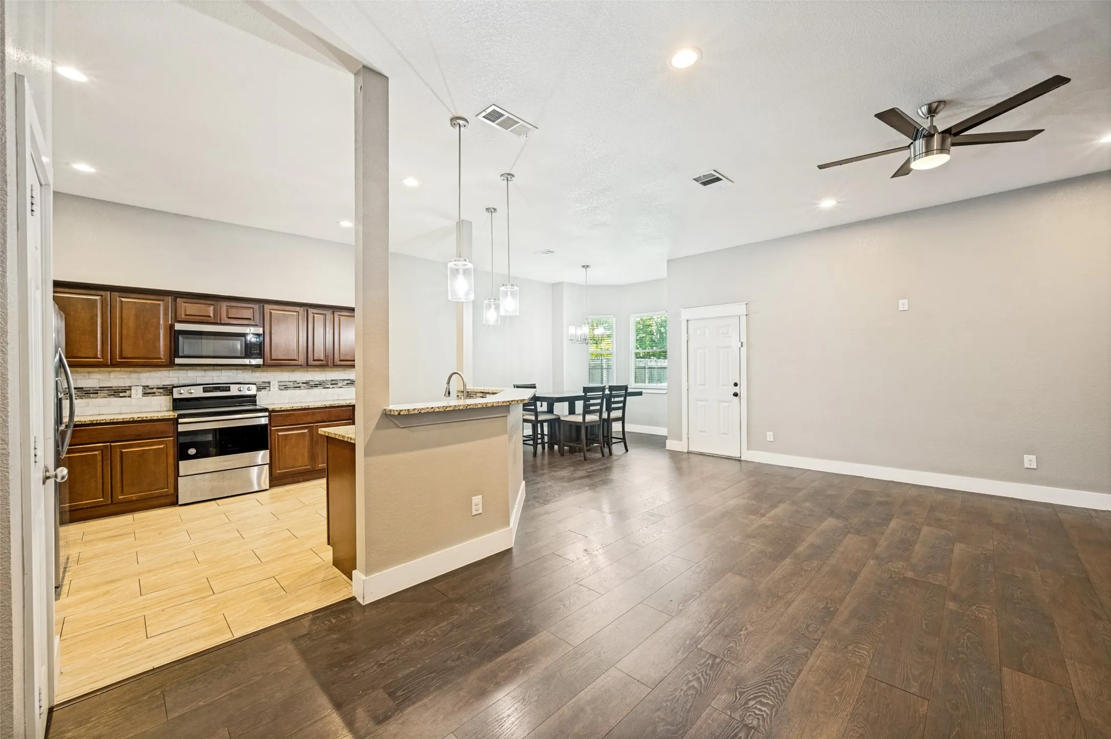 Single Family Residence For Sale in Dallas County , 2733 Carpenter Avenue, Dallas, Texas 75215, 3 Bedrooms, 2 Bathrooms, 2 Garage spaces, 1,643 Sqft, built in 2020, Price $260,000, mls#21329494, Real Estate Agent in Dallas, Homes For Sale in Dallas county, Homes For Sale in Dallas, Realtor in Dallas Texas, Real Estate Brokerage Independent Realty Texas, Luminita Cordes Realtor