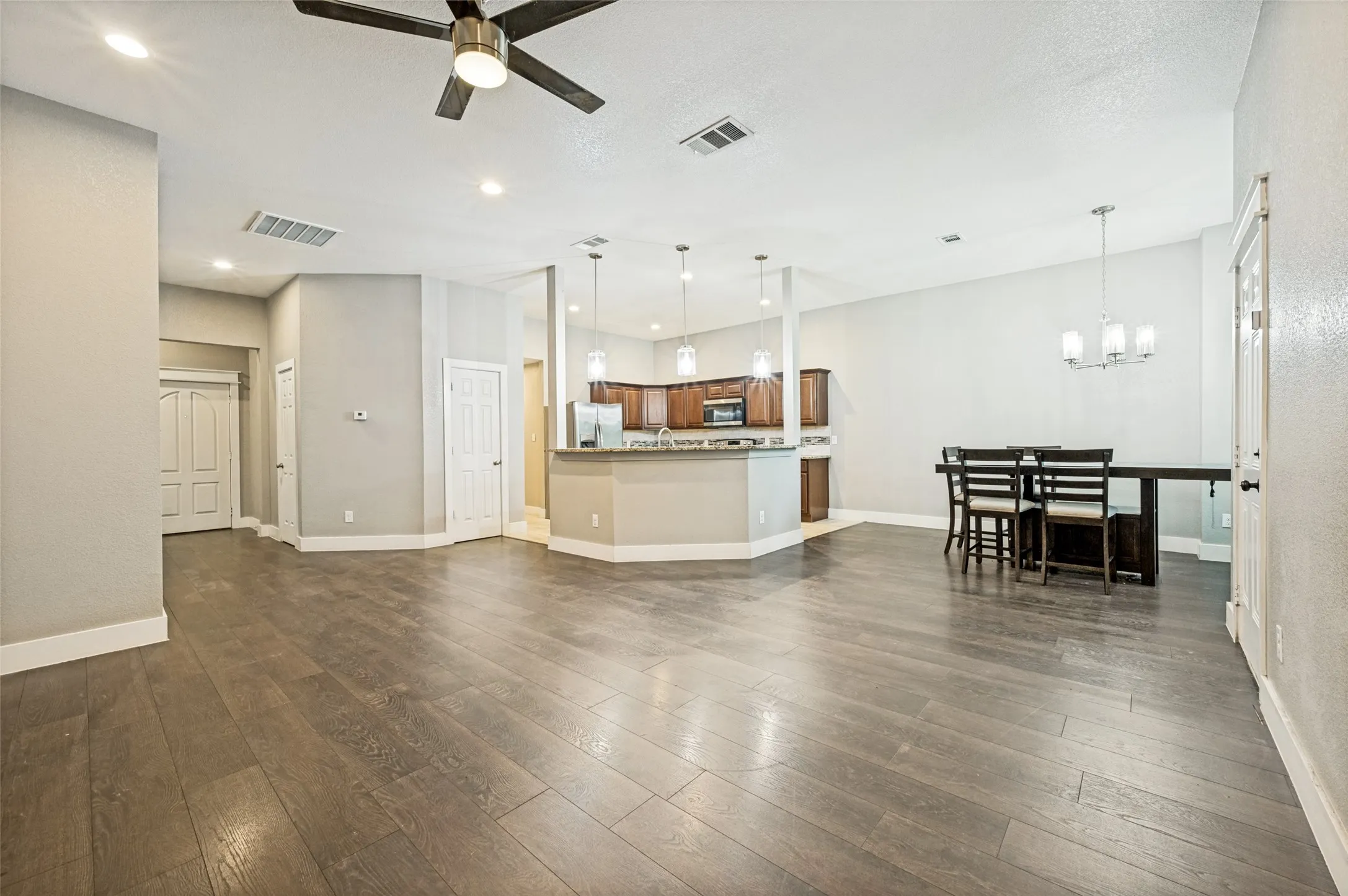 Single Family Residence For Sale in Dallas County , 2733 Carpenter Avenue, Dallas, Texas 75215, 3 Bedrooms, 2 Bathrooms, 2 Garage spaces, 1,643 Sqft, built in 2020, Price $260,000, mls#21329494, Real Estate Agent in Dallas, Homes For Sale in Dallas county, Homes For Sale in Dallas, Realtor in Dallas Texas, Real Estate Brokerage Independent Realty Texas, Luminita Cordes Realtor