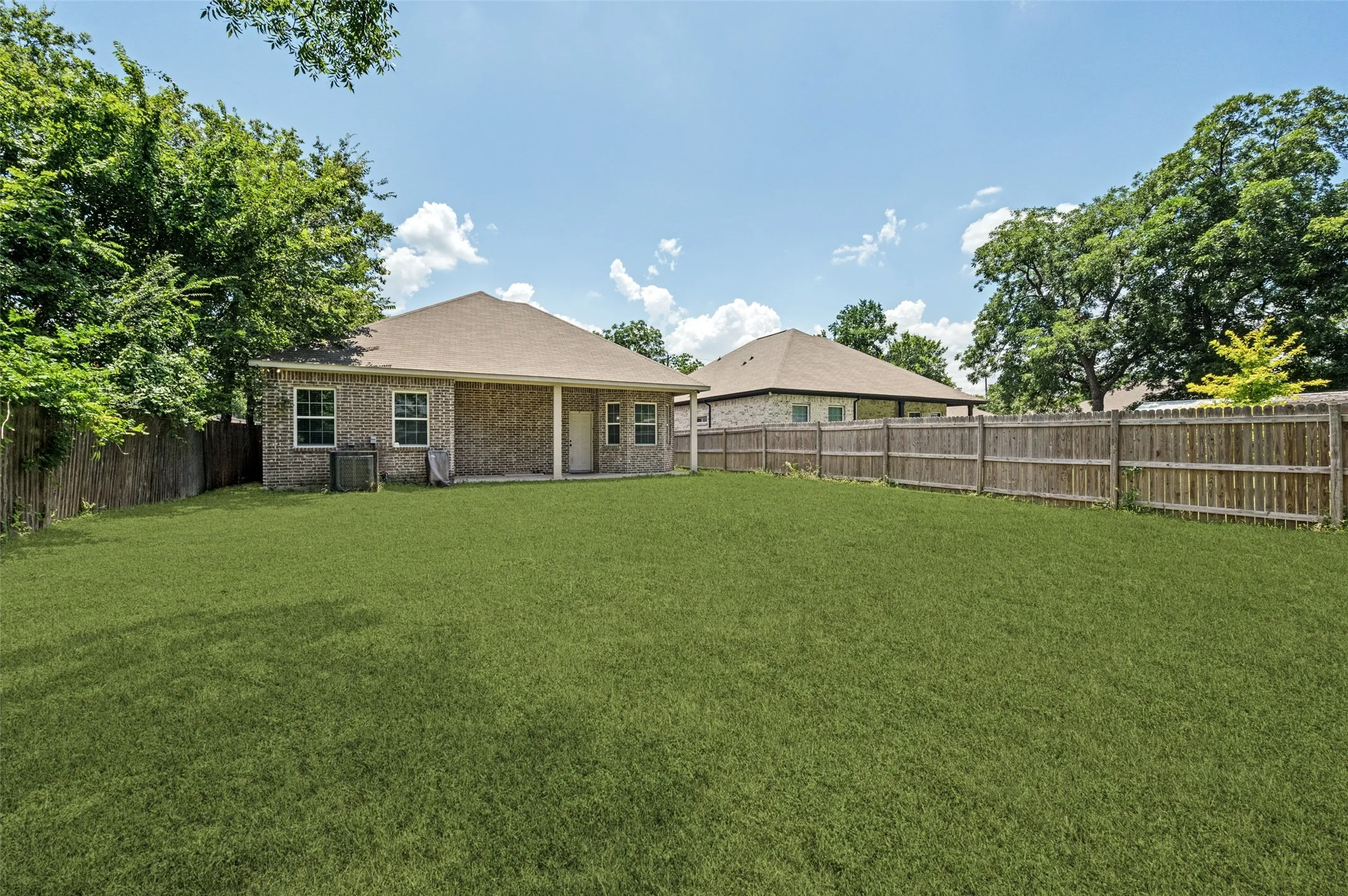 Single Family Residence For Sale in Dallas County , 2733 Carpenter Avenue, Dallas, Texas 75215, 3 Bedrooms, 2 Bathrooms, 2 Garage spaces, 1,643 Sqft, built in 2020, Price $260,000, mls#21329494, Real Estate Agent in Dallas, Homes For Sale in Dallas county, Homes For Sale in Dallas, Realtor in Dallas Texas, Real Estate Brokerage Independent Realty Texas, Luminita Cordes Realtor