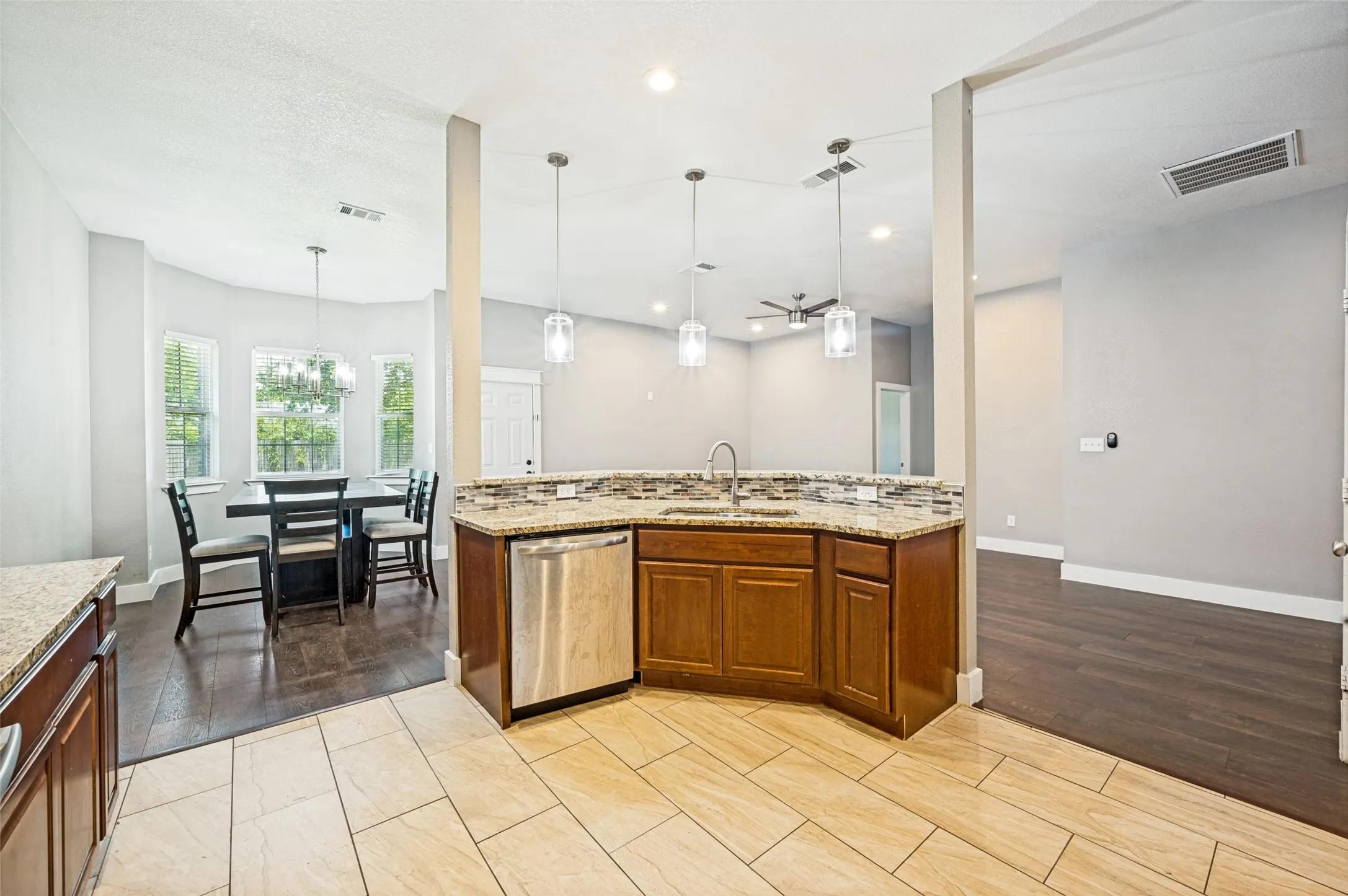Single Family Residence For Sale in Dallas County , 2733 Carpenter Avenue, Dallas, Texas 75215, 3 Bedrooms, 2 Bathrooms, 2 Garage spaces, 1,643 Sqft, built in 2020, Price $260,000, mls#21329494, Real Estate Agent in Dallas, Homes For Sale in Dallas county, Homes For Sale in Dallas, Realtor in Dallas Texas, Real Estate Brokerage Independent Realty Texas, Luminita Cordes Realtor