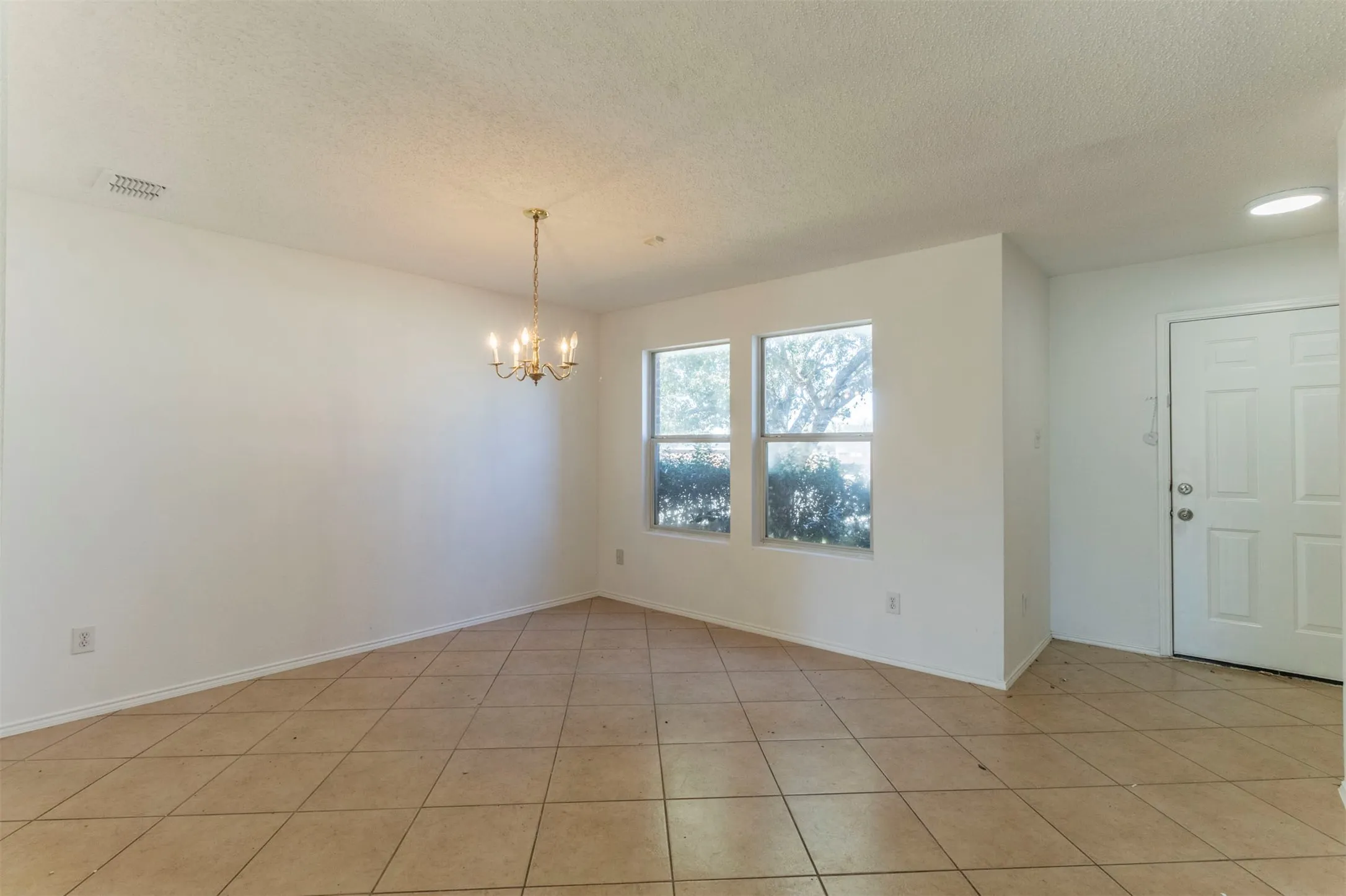 Single Family Residence For Sale in Tarrant County , 3883 Steeplechase Drive, Fort Worth, Texas 76123, 4 Bedroom, 2 Bathroom, 2 Garage spaces, 2,505 Sqft, built in 1998, mls#21329509, Real Estate Agent in Fort Worth, Homes For Sale in Tarrant county, Homes For Sale in Fort Worth, Realtor in Fort Worth Texas, Real Estate Brokerage Independent Realty Texas, Luminita Cordes Realtor