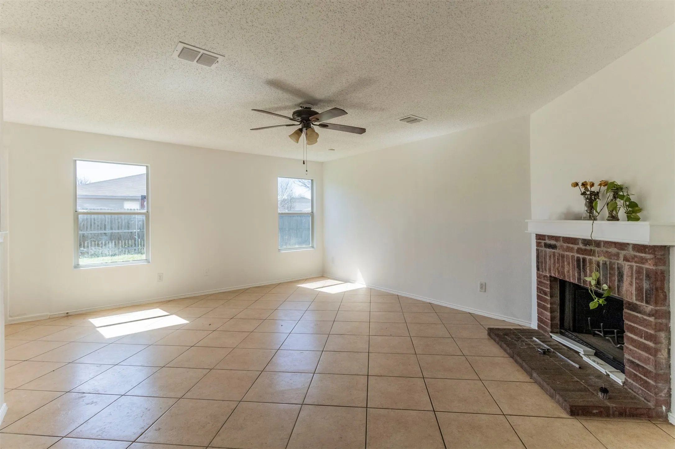 Single Family Residence For Sale in Tarrant County , 3883 Steeplechase Drive, Fort Worth, Texas 76123, 4 Bedroom, 2 Bathroom, 2 Garage spaces, 2,505 Sqft, built in 1998, mls#21329509, Real Estate Agent in Fort Worth, Homes For Sale in Tarrant county, Homes For Sale in Fort Worth, Realtor in Fort Worth Texas, Real Estate Brokerage Independent Realty Texas, Luminita Cordes Realtor
