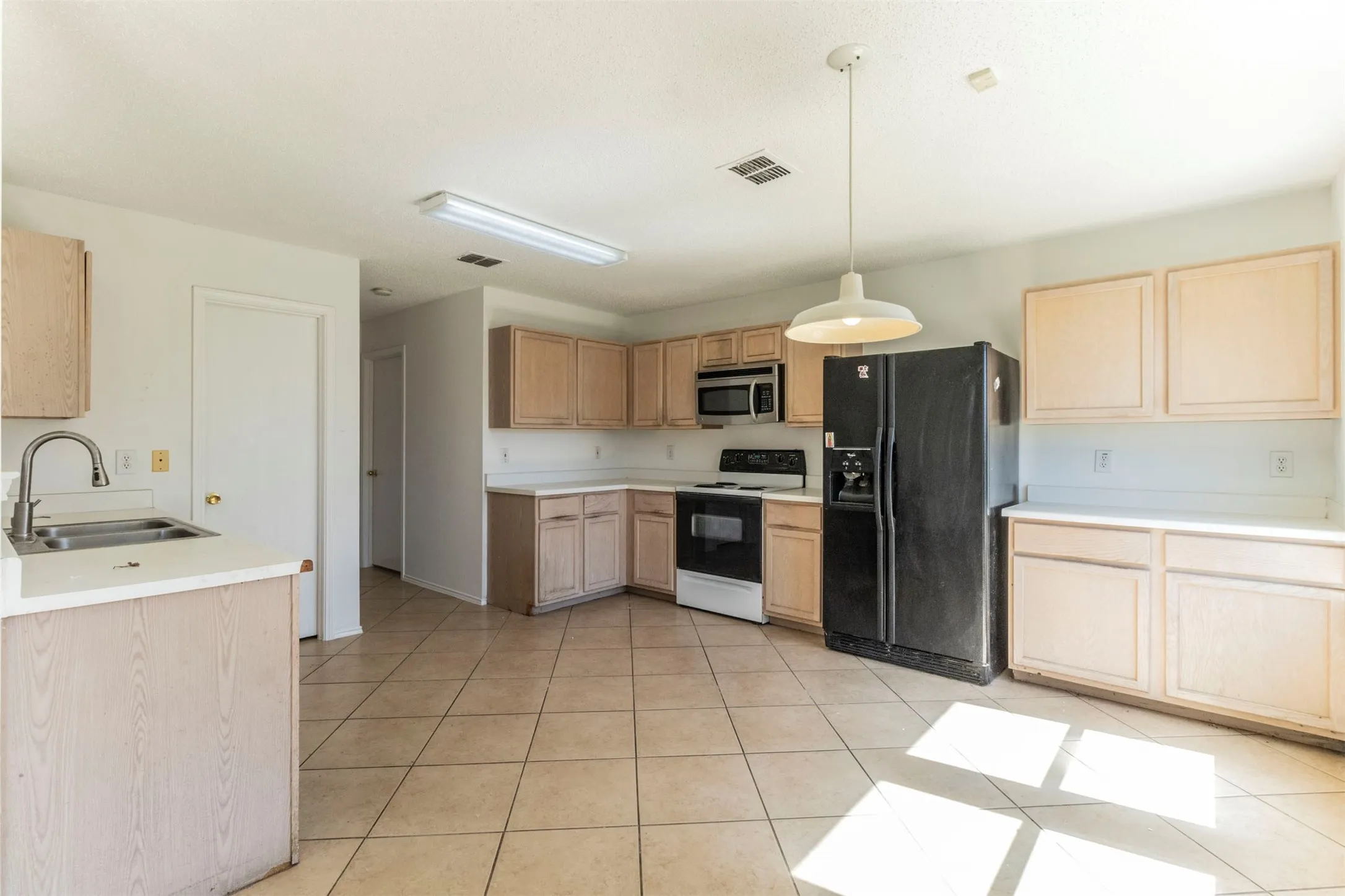 Single Family Residence For Sale in Tarrant County , 3883 Steeplechase Drive, Fort Worth, Texas 76123, 4 Bedroom, 2 Bathroom, 2 Garage spaces, 2,505 Sqft, built in 1998, mls#21329509, Real Estate Agent in Fort Worth, Homes For Sale in Tarrant county, Homes For Sale in Fort Worth, Realtor in Fort Worth Texas, Real Estate Brokerage Independent Realty Texas, Luminita Cordes Realtor