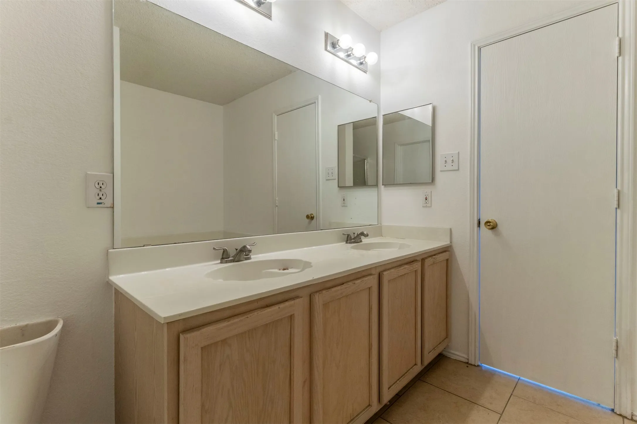 Single Family Residence For Sale in Tarrant County , 3883 Steeplechase Drive, Fort Worth, Texas 76123, 4 Bedroom, 2 Bathroom, 2 Garage spaces, 2,505 Sqft, built in 1998, mls#21329509, Real Estate Agent in Fort Worth, Homes For Sale in Tarrant county, Homes For Sale in Fort Worth, Realtor in Fort Worth Texas, Real Estate Brokerage Independent Realty Texas, Luminita Cordes Realtor