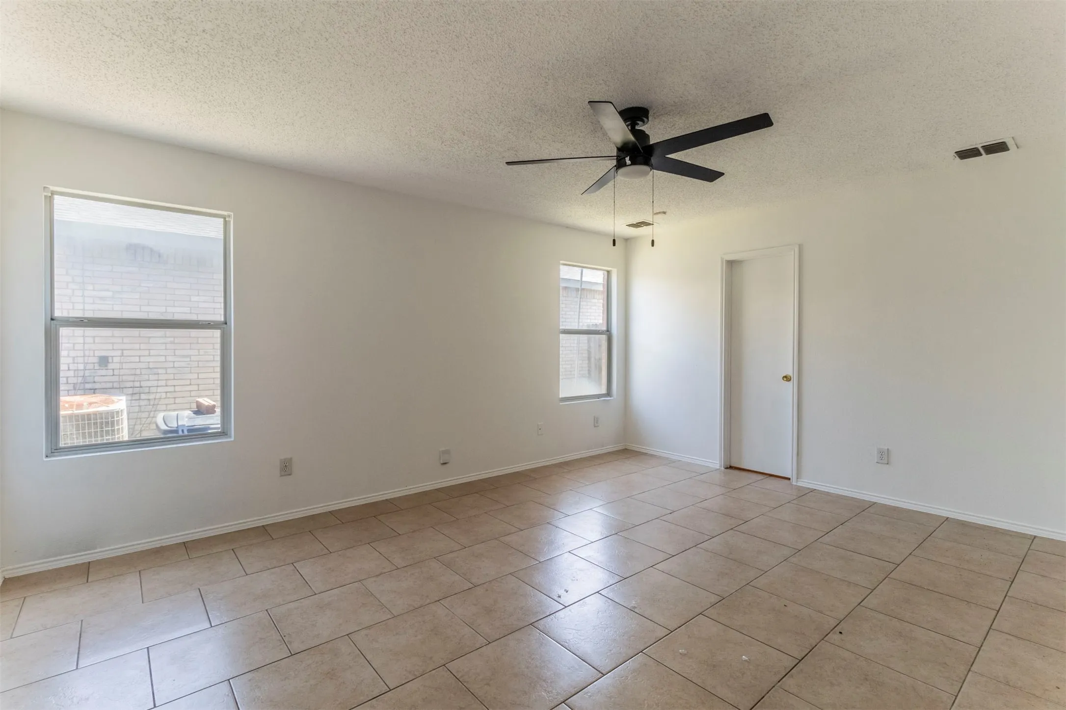 Single Family Residence For Sale in Tarrant County , 3883 Steeplechase Drive, Fort Worth, Texas 76123, 4 Bedroom, 2 Bathroom, 2 Garage spaces, 2,505 Sqft, built in 1998, mls#21329509, Real Estate Agent in Fort Worth, Homes For Sale in Tarrant county, Homes For Sale in Fort Worth, Realtor in Fort Worth Texas, Real Estate Brokerage Independent Realty Texas, Luminita Cordes Realtor