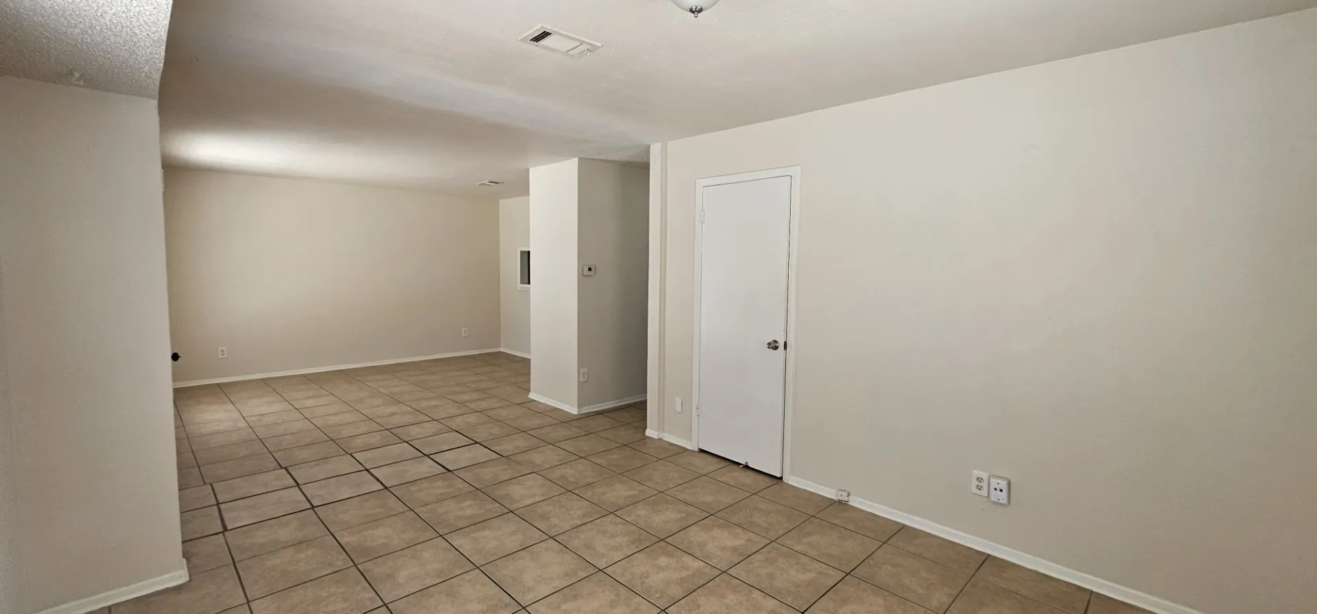 Single Family Residence For Rent in Tarrant County , 7205 Merry Lane, Fort Worth, Texas 76112, 3 Bedroom, 2 Bathroom, Garage spaces, 1,772 Sqft, built in 1965, mls#21329515, Real Estate Agent in Fort Worth, Homes For Rent in Tarrant county, Homes For Rent in Fort Worth, Realtor in Fort Worth Texas, Real Estate Brokerage Independent Realty Texas, Luminita Cordes Realtor