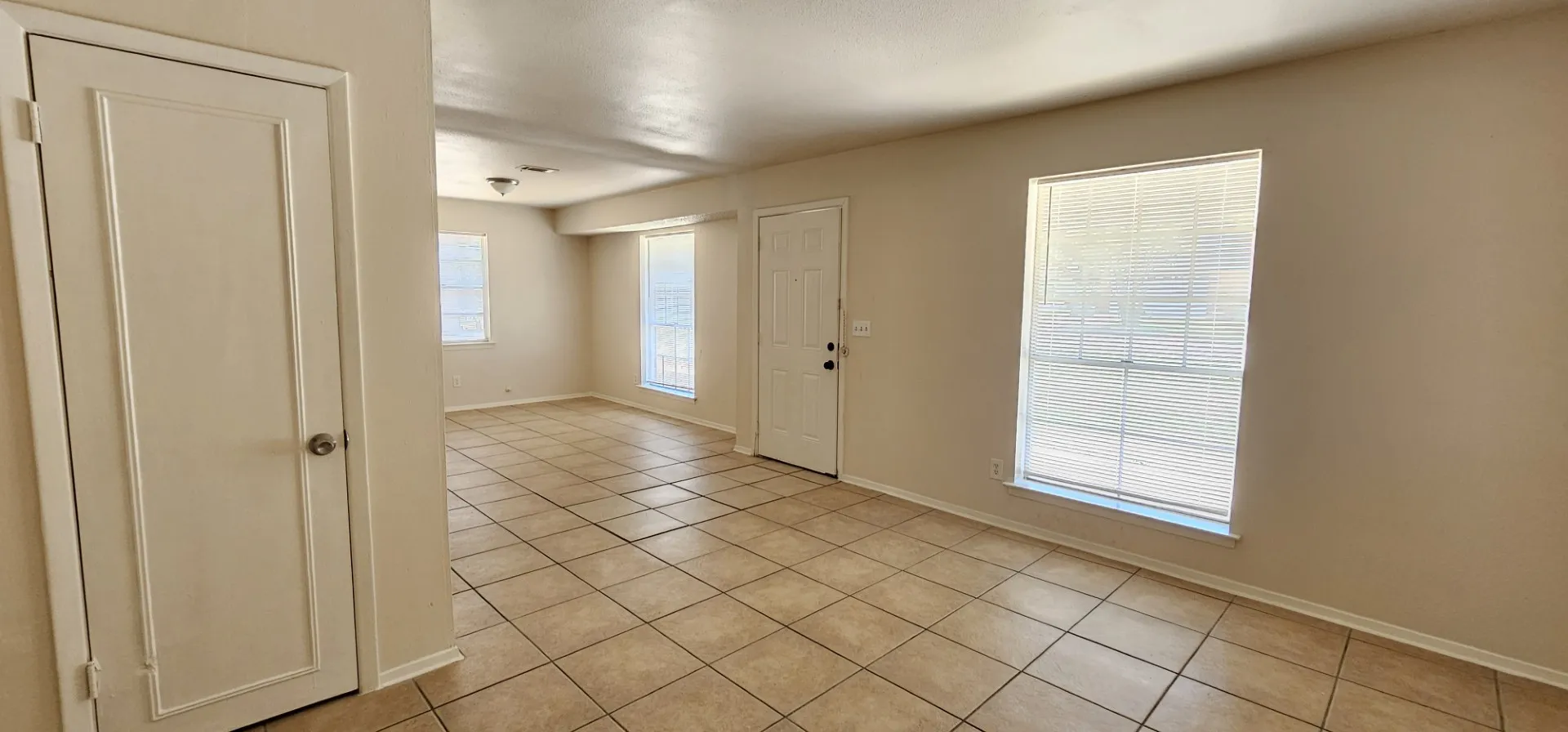 Single Family Residence For Rent in Tarrant County , 7205 Merry Lane, Fort Worth, Texas 76112, 3 Bedroom, 2 Bathroom, Garage spaces, 1,772 Sqft, built in 1965, mls#21329515, Real Estate Agent in Fort Worth, Homes For Rent in Tarrant county, Homes For Rent in Fort Worth, Realtor in Fort Worth Texas, Real Estate Brokerage Independent Realty Texas, Luminita Cordes Realtor