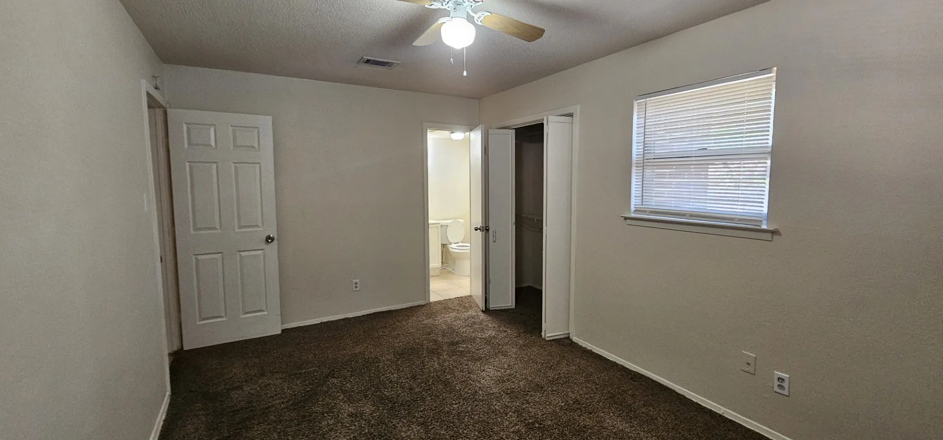Single Family Residence For Rent in Tarrant County , 7205 Merry Lane, Fort Worth, Texas 76112, 3 Bedroom, 2 Bathroom, Garage spaces, 1,772 Sqft, built in 1965, mls#21329515, Real Estate Agent in Fort Worth, Homes For Rent in Tarrant county, Homes For Rent in Fort Worth, Realtor in Fort Worth Texas, Real Estate Brokerage Independent Realty Texas, Luminita Cordes Realtor