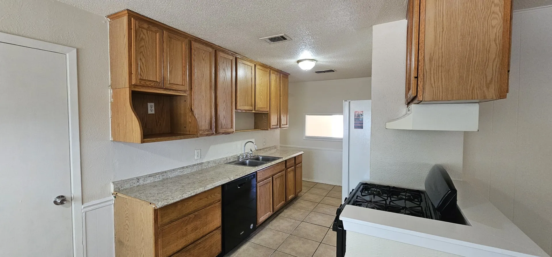 Single Family Residence For Rent in Tarrant County , 7205 Merry Lane, Fort Worth, Texas 76112, 3 Bedroom, 2 Bathroom, Garage spaces, 1,772 Sqft, built in 1965, mls#21329515, Real Estate Agent in Fort Worth, Homes For Rent in Tarrant county, Homes For Rent in Fort Worth, Realtor in Fort Worth Texas, Real Estate Brokerage Independent Realty Texas, Luminita Cordes Realtor