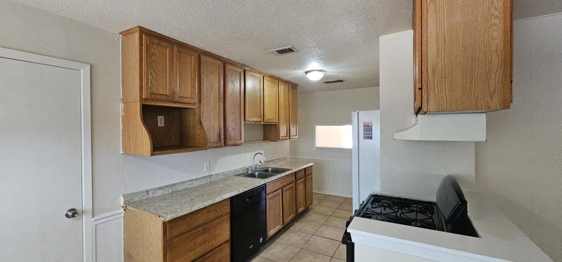 Single Family Residence For Rent in Tarrant County , 7205 Merry Lane, Fort Worth, Texas 76112, 3 Bedroom, 2 Bathroom, Garage spaces, 1,772 Sqft, built in 1965, mls#21329515, Real Estate Agent in Fort Worth, Homes For Rent in Tarrant county, Homes For Rent in Fort Worth, Realtor in Fort Worth Texas, Real Estate Brokerage Independent Realty Texas, Luminita Cordes Realtor