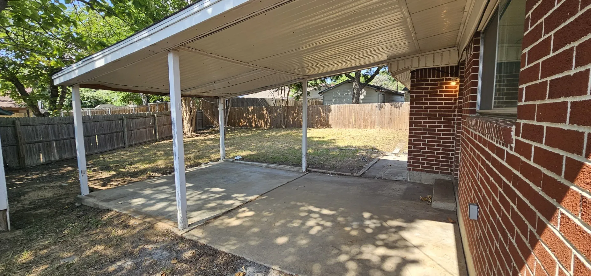 Single Family Residence For Rent in Tarrant County , 7205 Merry Lane, Fort Worth, Texas 76112, 3 Bedroom, 2 Bathroom, Garage spaces, 1,772 Sqft, built in 1965, mls#21329515, Real Estate Agent in Fort Worth, Homes For Rent in Tarrant county, Homes For Rent in Fort Worth, Realtor in Fort Worth Texas, Real Estate Brokerage Independent Realty Texas, Luminita Cordes Realtor