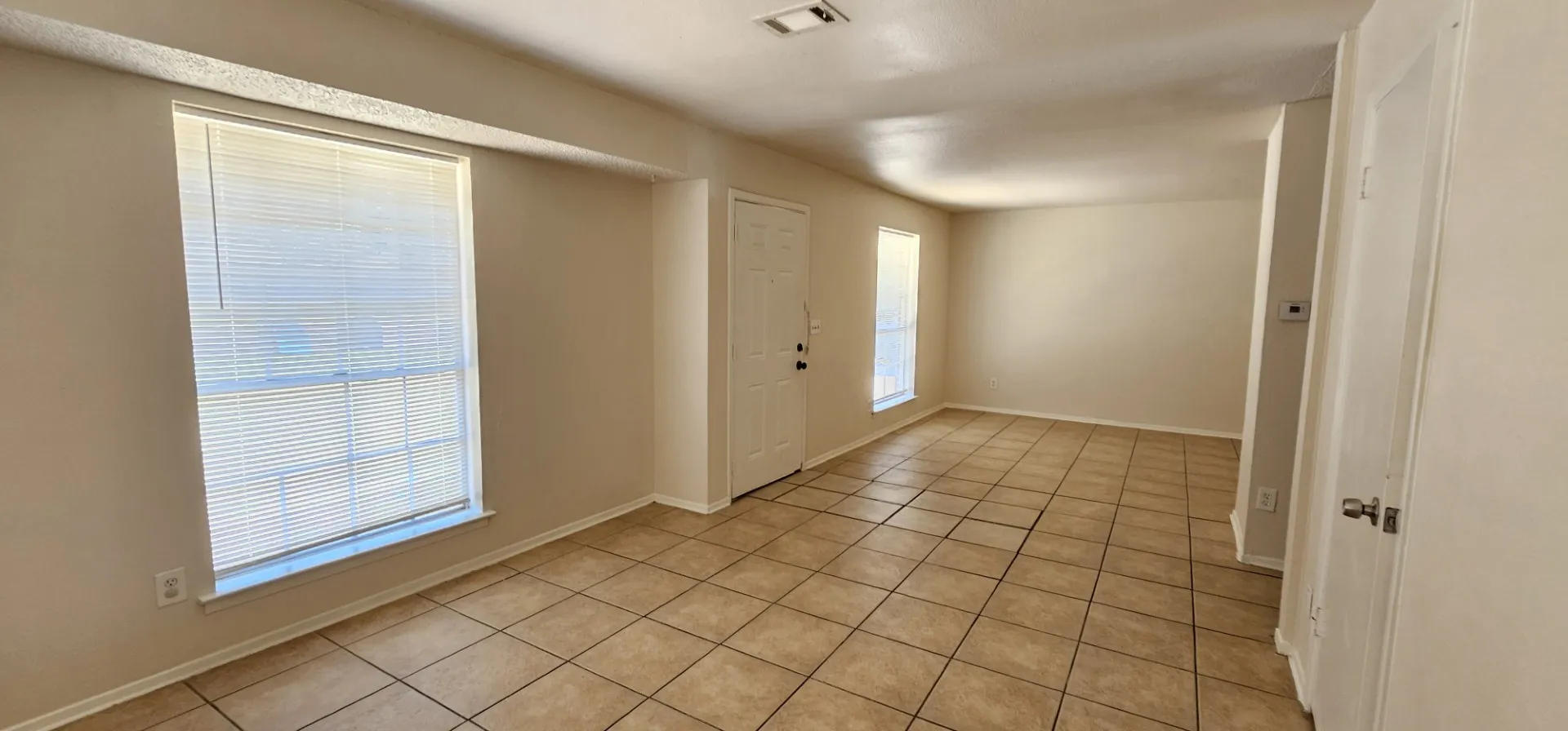 Single Family Residence For Rent in Tarrant County , 7205 Merry Lane, Fort Worth, Texas 76112, 3 Bedroom, 2 Bathroom, Garage spaces, 1,772 Sqft, built in 1965, mls#21329515, Real Estate Agent in Fort Worth, Homes For Rent in Tarrant county, Homes For Rent in Fort Worth, Realtor in Fort Worth Texas, Real Estate Brokerage Independent Realty Texas, Luminita Cordes Realtor