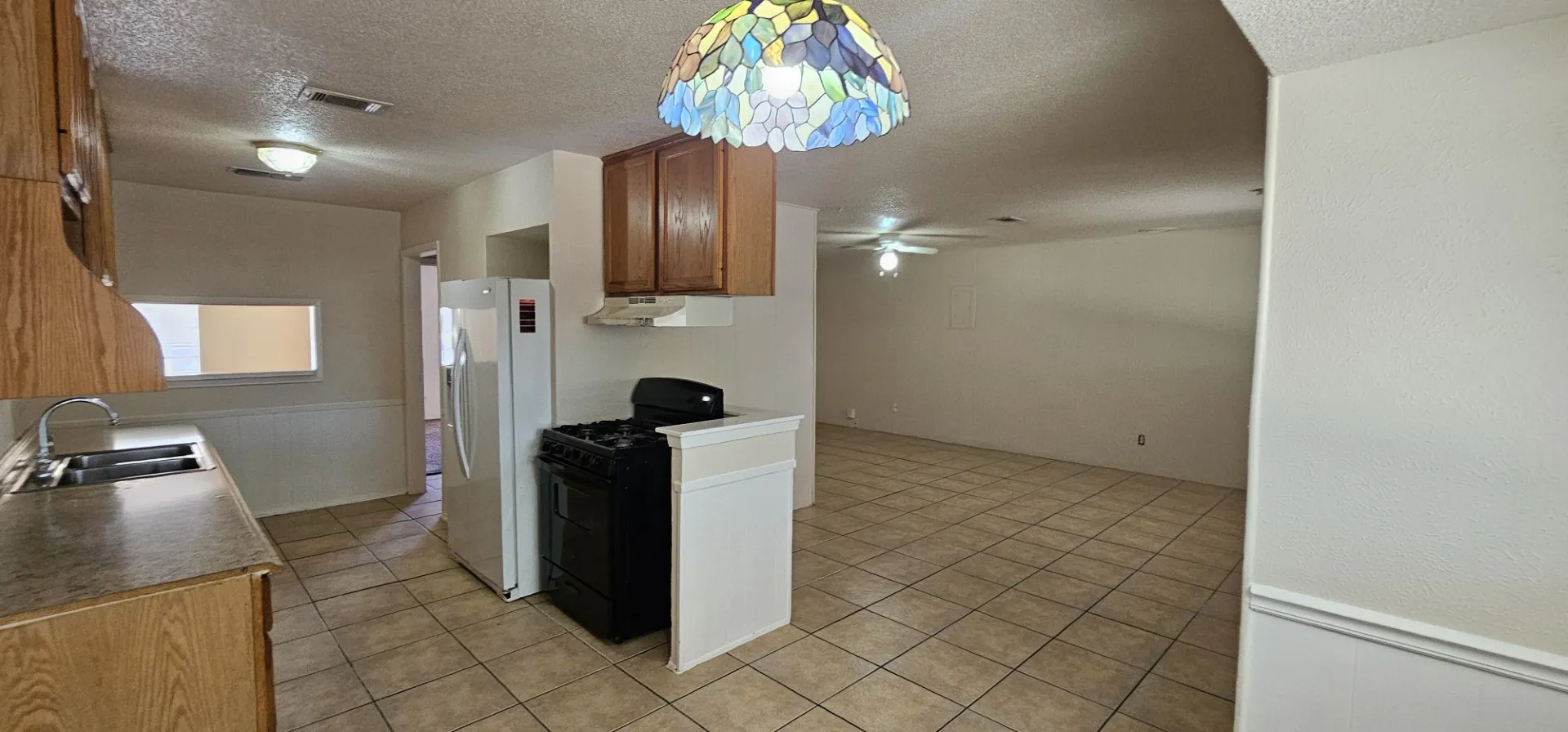 Single Family Residence For Rent in Tarrant County , 7205 Merry Lane, Fort Worth, Texas 76112, 3 Bedroom, 2 Bathroom, Garage spaces, 1,772 Sqft, built in 1965, mls#21329515, Real Estate Agent in Fort Worth, Homes For Rent in Tarrant county, Homes For Rent in Fort Worth, Realtor in Fort Worth Texas, Real Estate Brokerage Independent Realty Texas, Luminita Cordes Realtor
