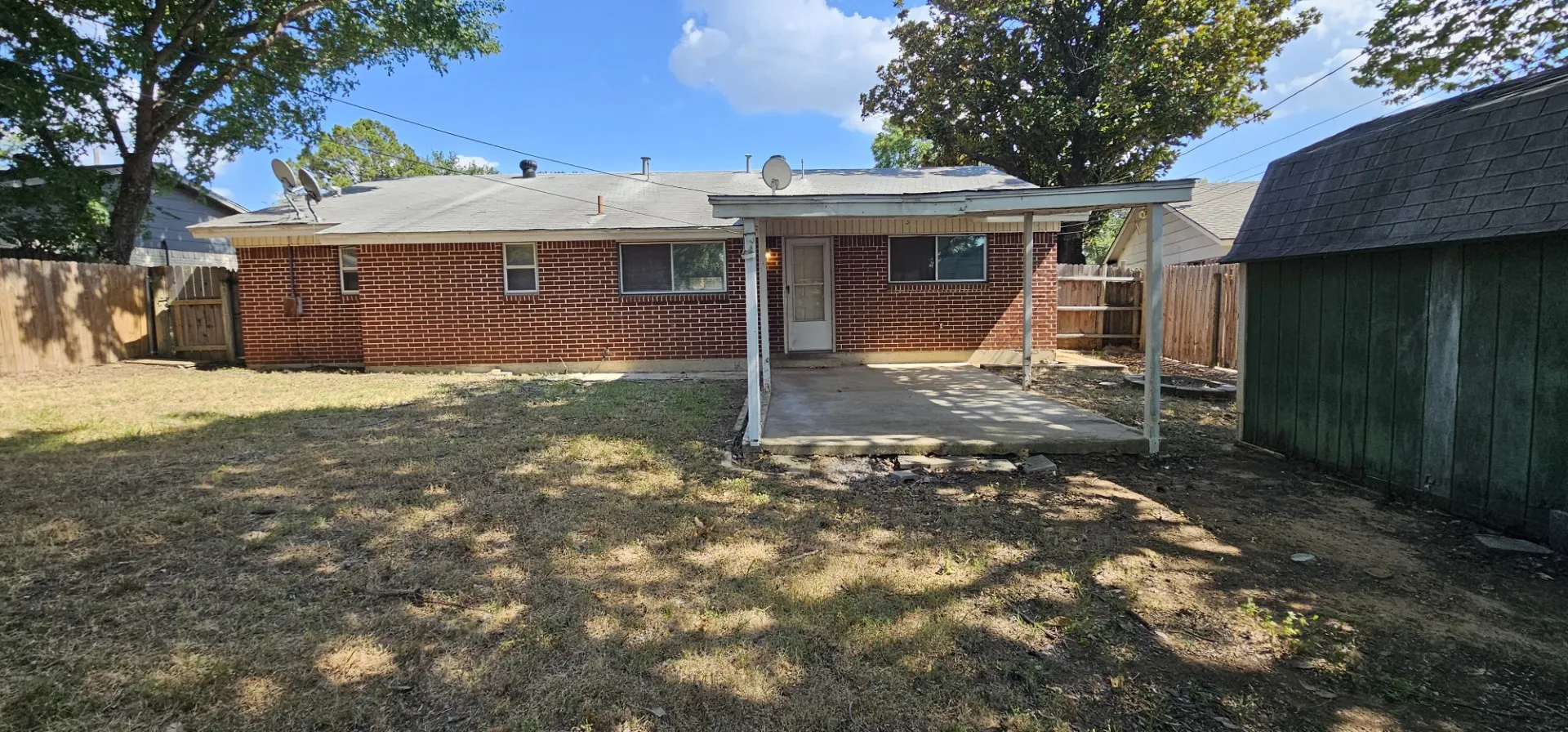 Single Family Residence For Rent in Tarrant County , 7205 Merry Lane, Fort Worth, Texas 76112, 3 Bedroom, 2 Bathroom, Garage spaces, 1,772 Sqft, built in 1965, mls#21329515, Real Estate Agent in Fort Worth, Homes For Rent in Tarrant county, Homes For Rent in Fort Worth, Realtor in Fort Worth Texas, Real Estate Brokerage Independent Realty Texas, Luminita Cordes Realtor