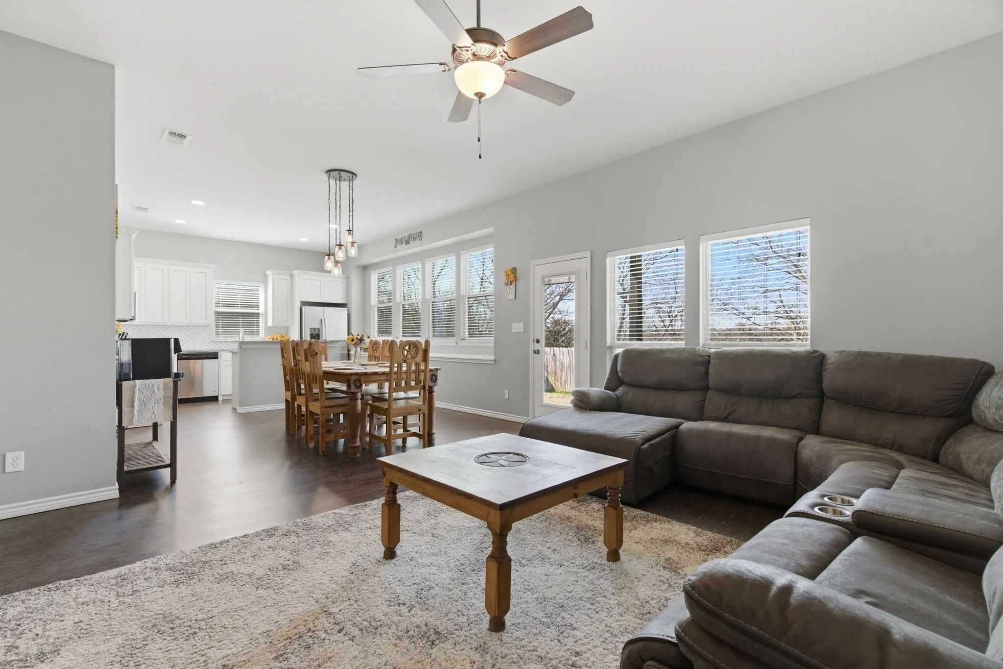 Living area with ceiling fan, dark wood-style floors, and recessed lighting