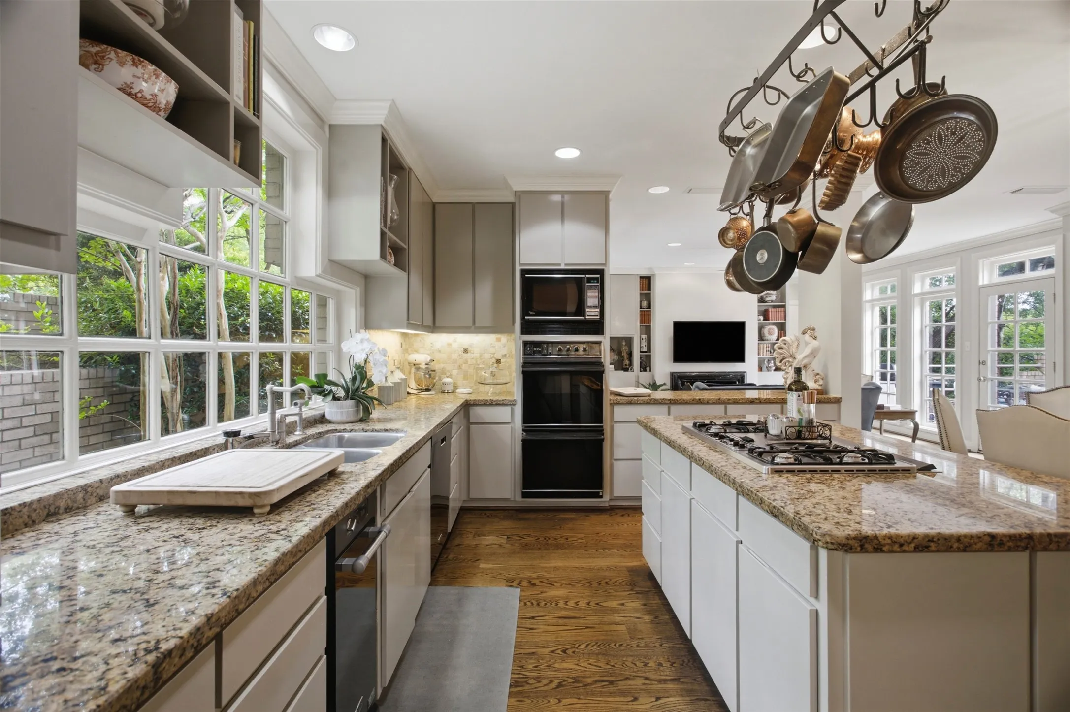 Single Family Residence For Sale in Tarrant County , 1111 Pebble Creek Road, Fort Worth, Texas 76107, 4 Bedroom, 5 Bathroom, 2 Garage spaces, 5,484 Sqft, built in 1985, mls#21318747, Real Estate Agent in Fort Worth, Homes For Sale in Tarrant county, Homes For Sale in Fort Worth, Realtor in Fort Worth Texas, Real Estate Brokerage Independent Realty Texas, Luminita Cordes Realtor