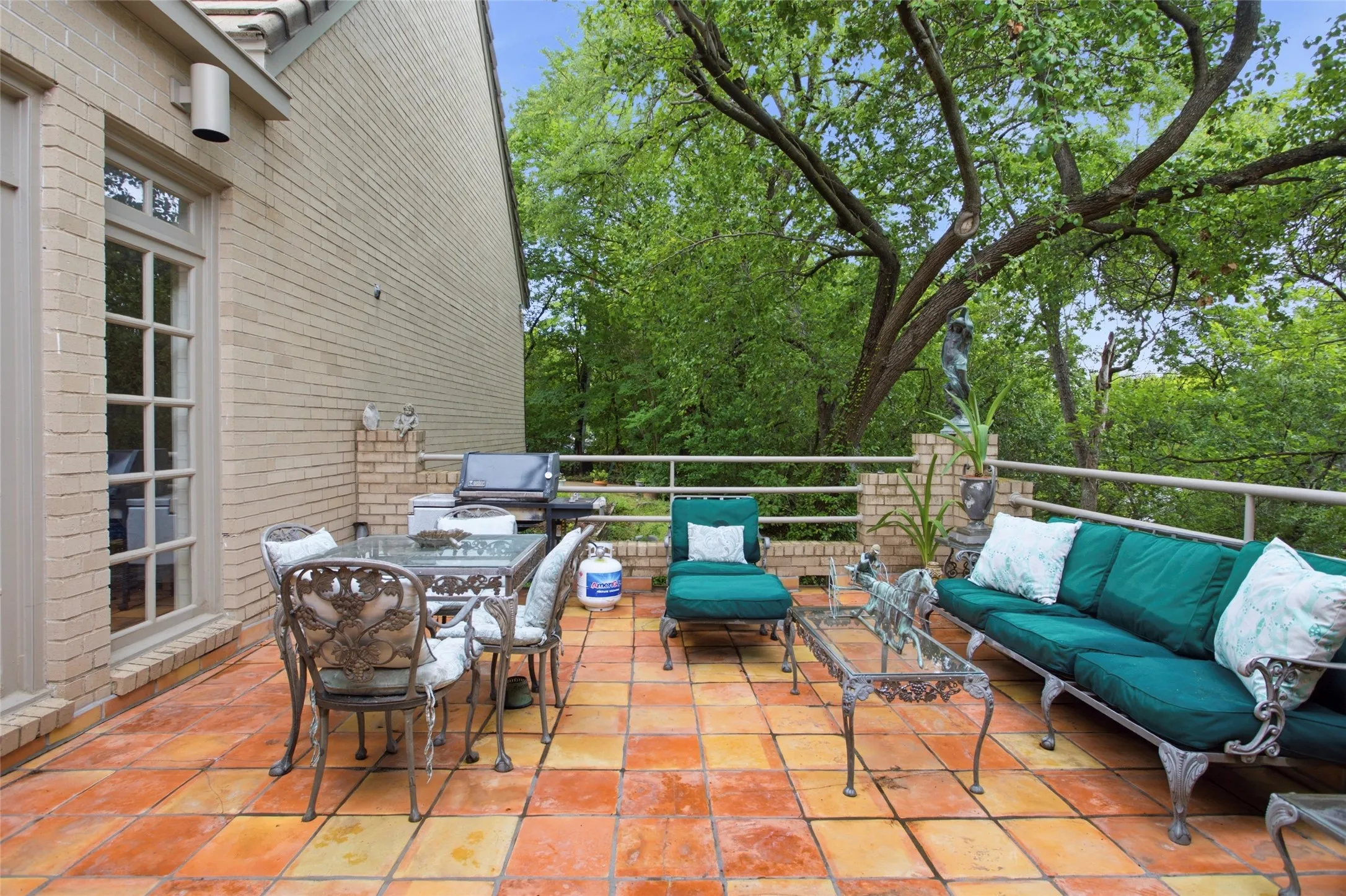 Single Family Residence For Sale in Tarrant County , 1111 Pebble Creek Road, Fort Worth, Texas 76107, 4 Bedroom, 5 Bathroom, 2 Garage spaces, 5,484 Sqft, built in 1985, mls#21318747, Real Estate Agent in Fort Worth, Homes For Sale in Tarrant county, Homes For Sale in Fort Worth, Realtor in Fort Worth Texas, Real Estate Brokerage Independent Realty Texas, Luminita Cordes Realtor