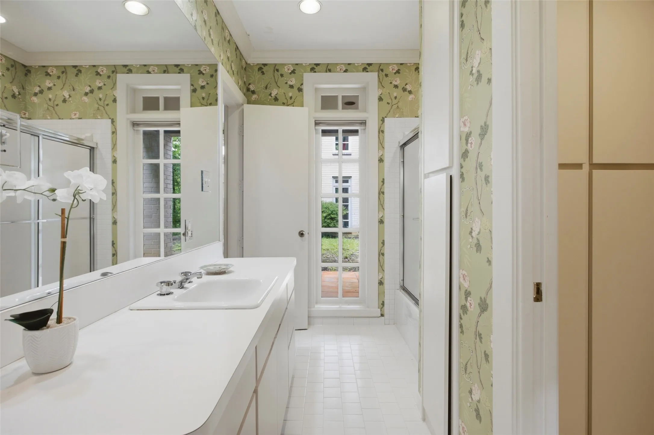 Single Family Residence For Sale in Tarrant County , 1111 Pebble Creek Road, Fort Worth, Texas 76107, 4 Bedroom, 5 Bathroom, 2 Garage spaces, 5,484 Sqft, built in 1985, mls#21318747, Real Estate Agent in Fort Worth, Homes For Sale in Tarrant county, Homes For Sale in Fort Worth, Realtor in Fort Worth Texas, Real Estate Brokerage Independent Realty Texas, Luminita Cordes Realtor