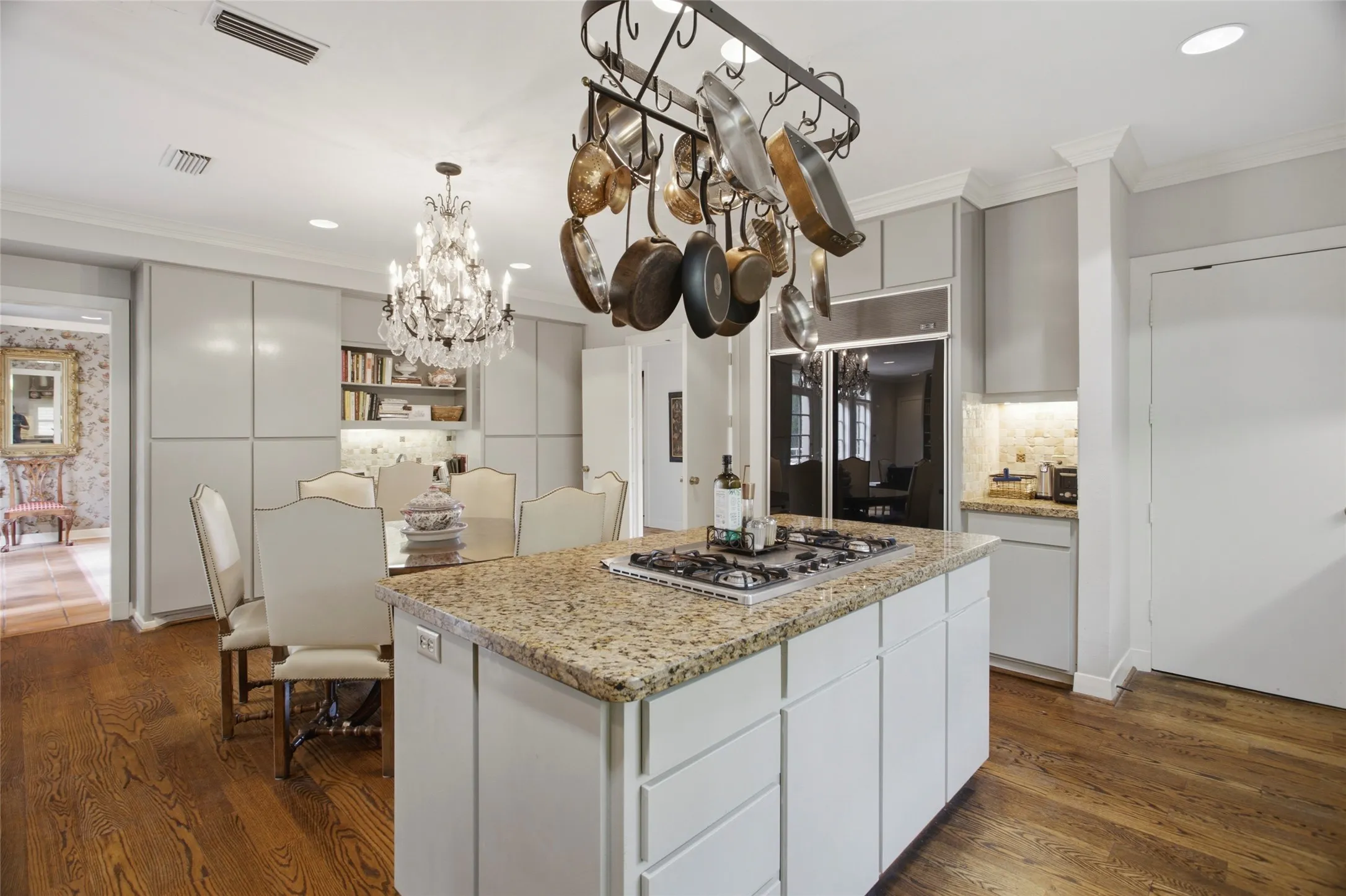 Single Family Residence For Sale in Tarrant County , 1111 Pebble Creek Road, Fort Worth, Texas 76107, 4 Bedroom, 5 Bathroom, 2 Garage spaces, 5,484 Sqft, built in 1985, mls#21318747, Real Estate Agent in Fort Worth, Homes For Sale in Tarrant county, Homes For Sale in Fort Worth, Realtor in Fort Worth Texas, Real Estate Brokerage Independent Realty Texas, Luminita Cordes Realtor