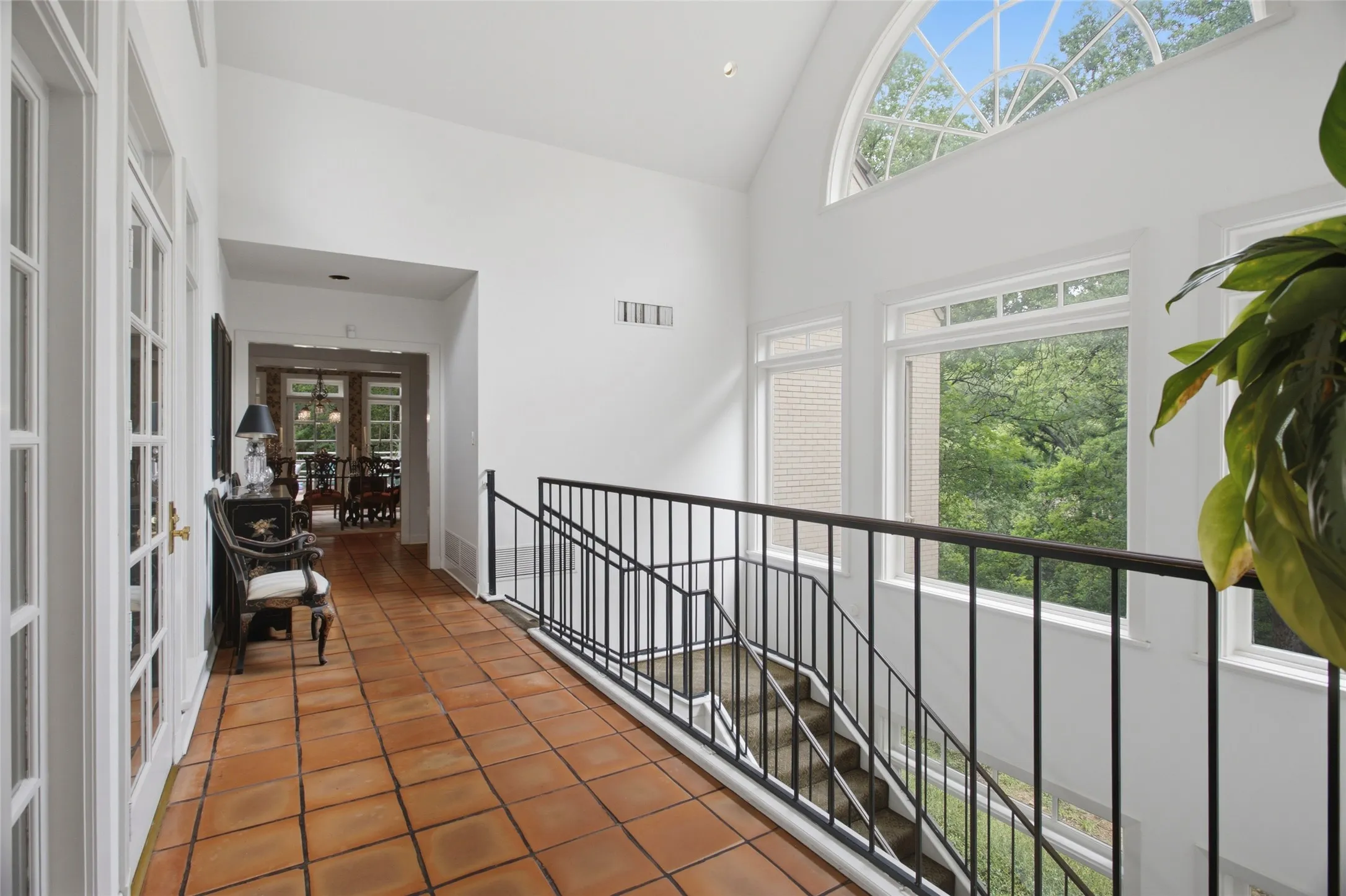 Single Family Residence For Sale in Tarrant County , 1111 Pebble Creek Road, Fort Worth, Texas 76107, 4 Bedroom, 5 Bathroom, 2 Garage spaces, 5,484 Sqft, built in 1985, mls#21318747, Real Estate Agent in Fort Worth, Homes For Sale in Tarrant county, Homes For Sale in Fort Worth, Realtor in Fort Worth Texas, Real Estate Brokerage Independent Realty Texas, Luminita Cordes Realtor