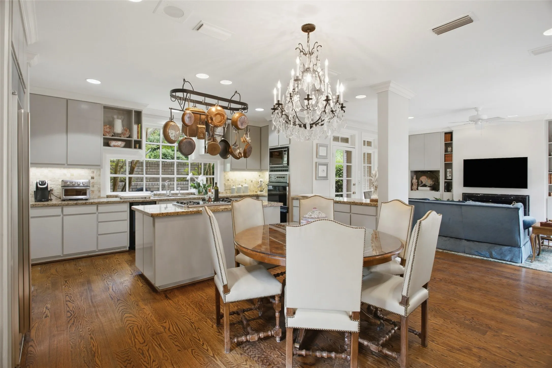Single Family Residence For Sale in Tarrant County , 1111 Pebble Creek Road, Fort Worth, Texas 76107, 4 Bedroom, 5 Bathroom, 2 Garage spaces, 5,484 Sqft, built in 1985, mls#21318747, Real Estate Agent in Fort Worth, Homes For Sale in Tarrant county, Homes For Sale in Fort Worth, Realtor in Fort Worth Texas, Real Estate Brokerage Independent Realty Texas, Luminita Cordes Realtor