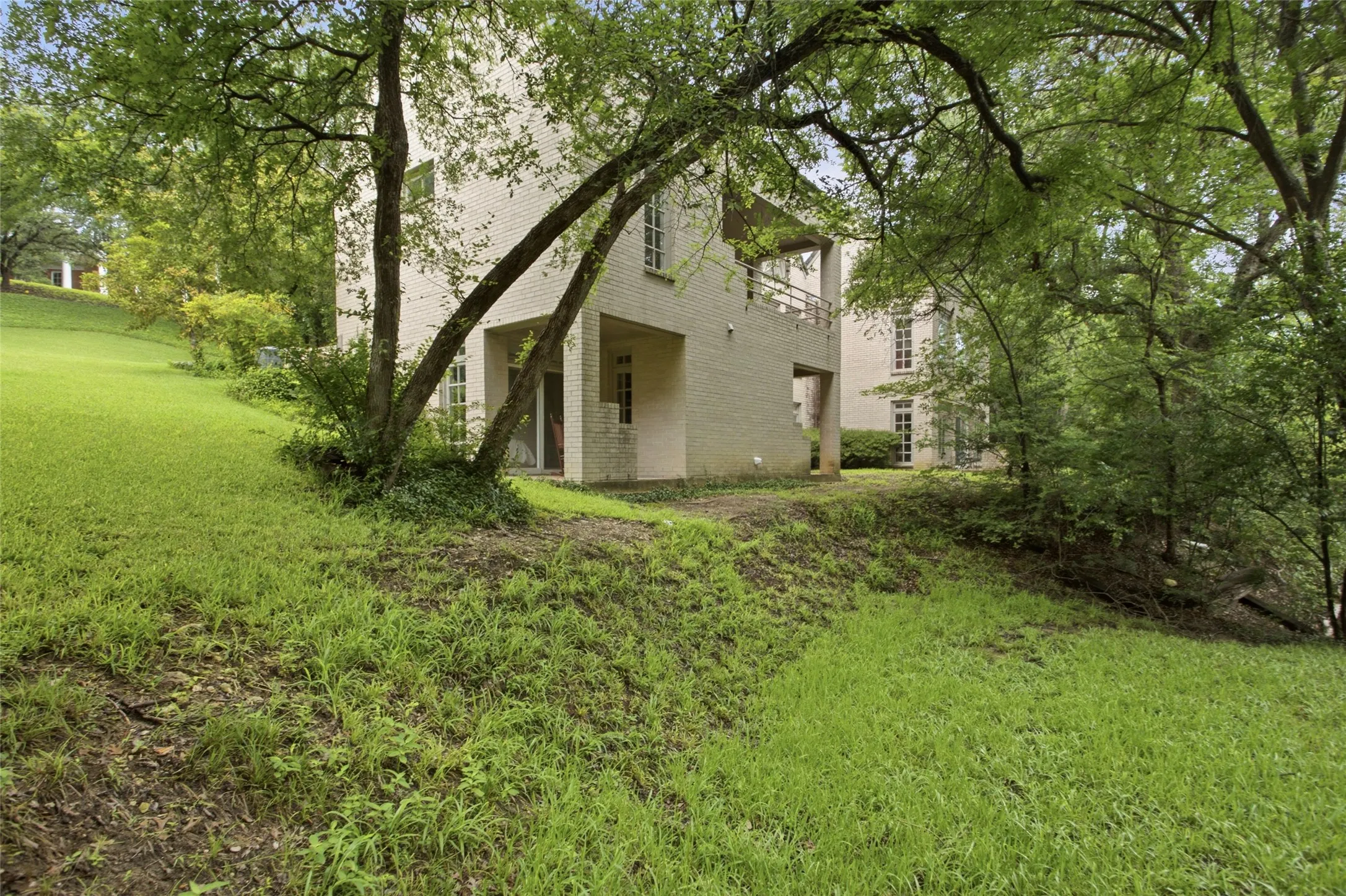 Single Family Residence For Sale in Tarrant County , 1111 Pebble Creek Road, Fort Worth, Texas 76107, 4 Bedroom, 5 Bathroom, 2 Garage spaces, 5,484 Sqft, built in 1985, mls#21318747, Real Estate Agent in Fort Worth, Homes For Sale in Tarrant county, Homes For Sale in Fort Worth, Realtor in Fort Worth Texas, Real Estate Brokerage Independent Realty Texas, Luminita Cordes Realtor