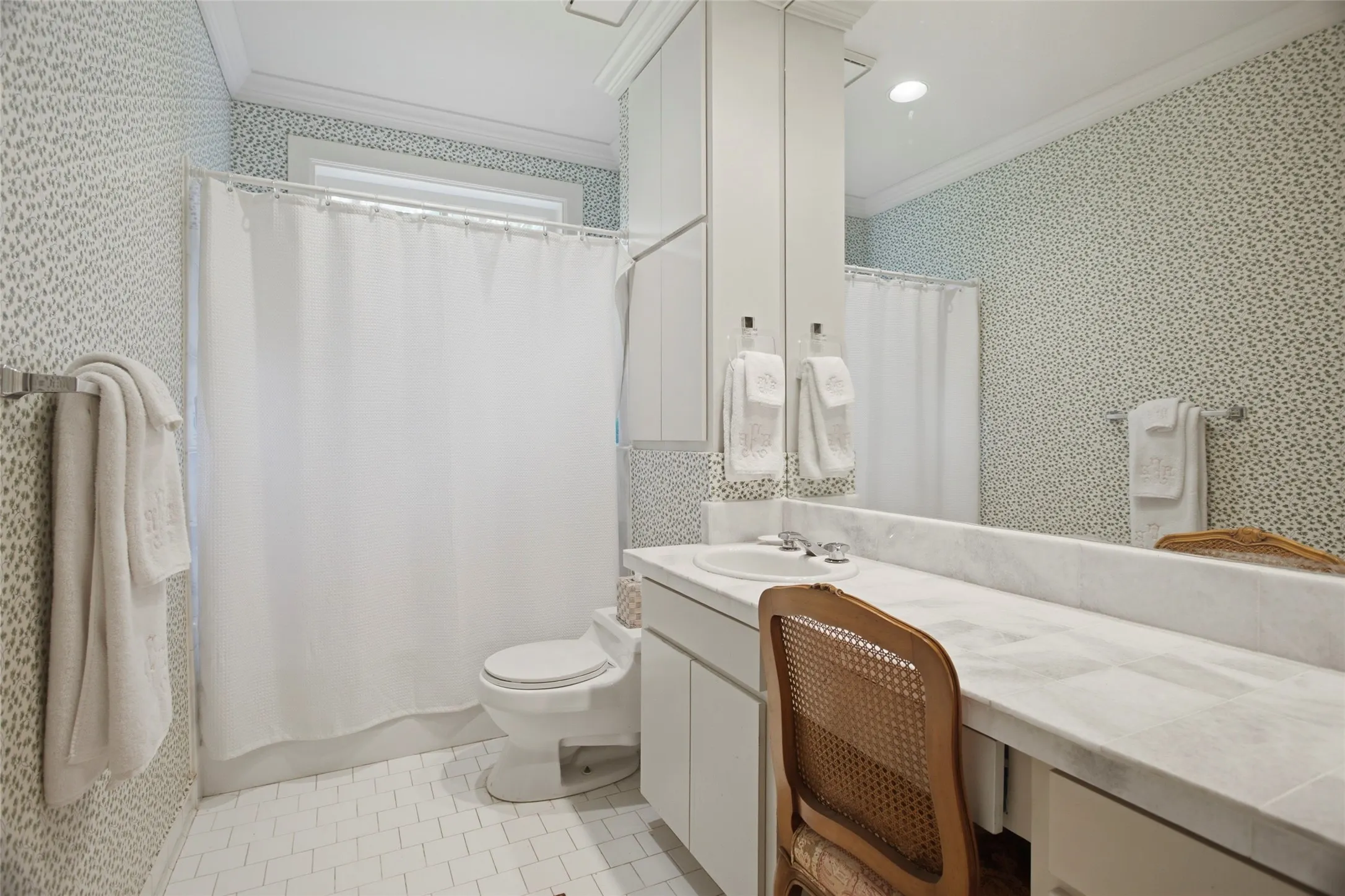 Single Family Residence For Sale in Tarrant County , 1111 Pebble Creek Road, Fort Worth, Texas 76107, 4 Bedroom, 5 Bathroom, 2 Garage spaces, 5,484 Sqft, built in 1985, mls#21318747, Real Estate Agent in Fort Worth, Homes For Sale in Tarrant county, Homes For Sale in Fort Worth, Realtor in Fort Worth Texas, Real Estate Brokerage Independent Realty Texas, Luminita Cordes Realtor