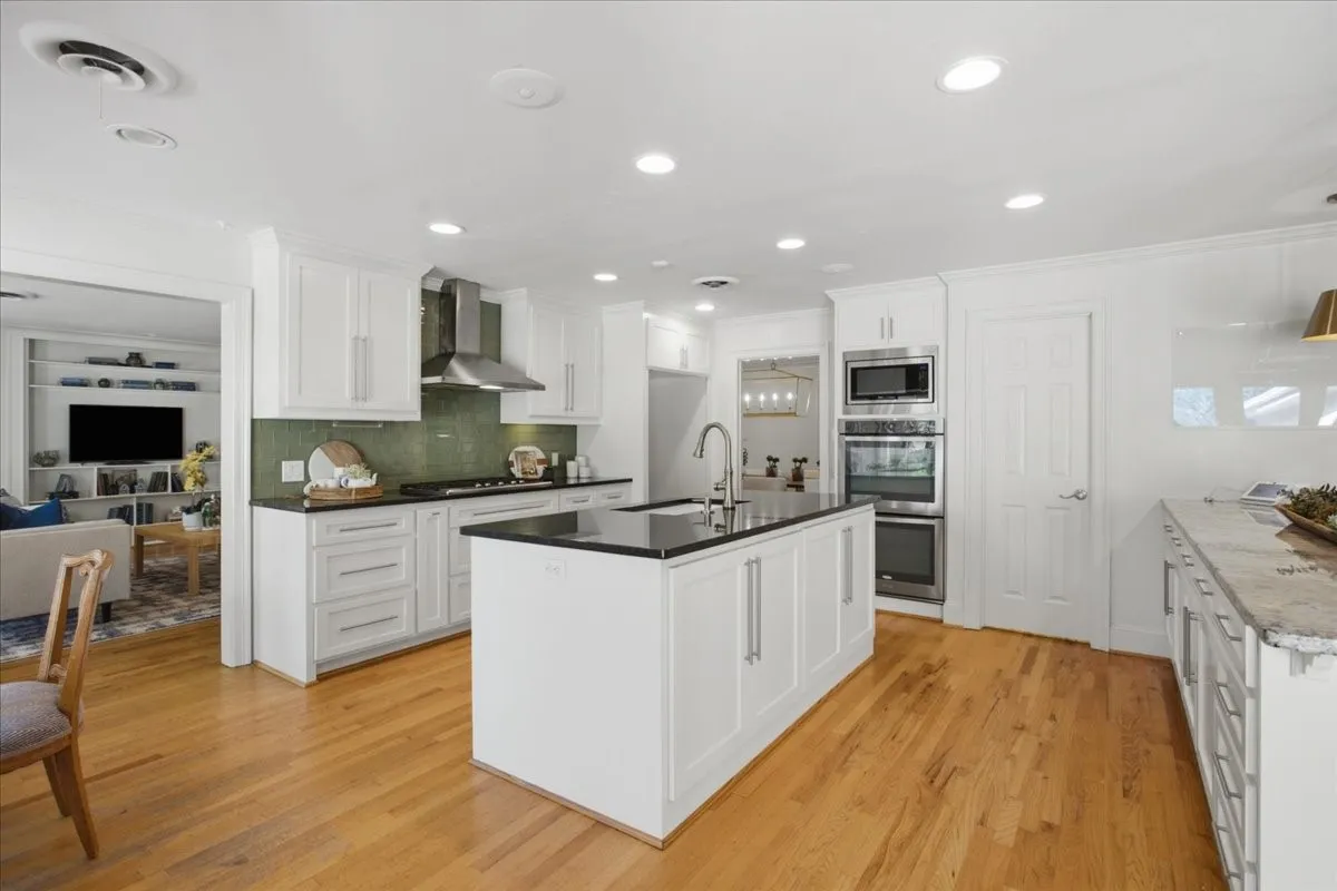 Single Family Residence For Sale in Tarrant County , 4500 Ranch View Road, Fort Worth, Texas 76109, 4 Bedroom, 3 Bathroom, 2 Garage spaces, 3,628 Sqft, built in 1965, mls#21329473, Real Estate Agent in Fort Worth, Homes For Sale in Tarrant county, Homes For Sale in Fort Worth, Realtor in Fort Worth Texas, Real Estate Brokerage Independent Realty Texas, Luminita Cordes Realtor