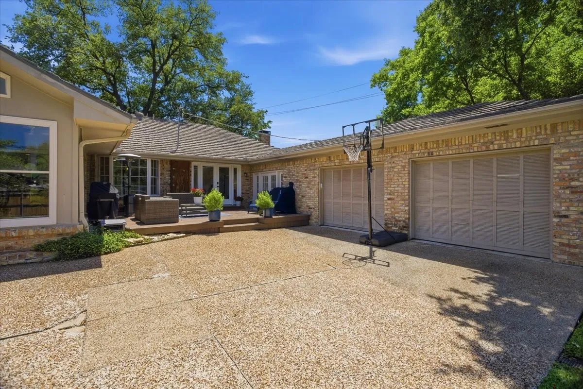 Single Family Residence For Sale in Tarrant County , 4500 Ranch View Road, Fort Worth, Texas 76109, 4 Bedroom, 3 Bathroom, 2 Garage spaces, 3,628 Sqft, built in 1965, mls#21329473, Real Estate Agent in Fort Worth, Homes For Sale in Tarrant county, Homes For Sale in Fort Worth, Realtor in Fort Worth Texas, Real Estate Brokerage Independent Realty Texas, Luminita Cordes Realtor