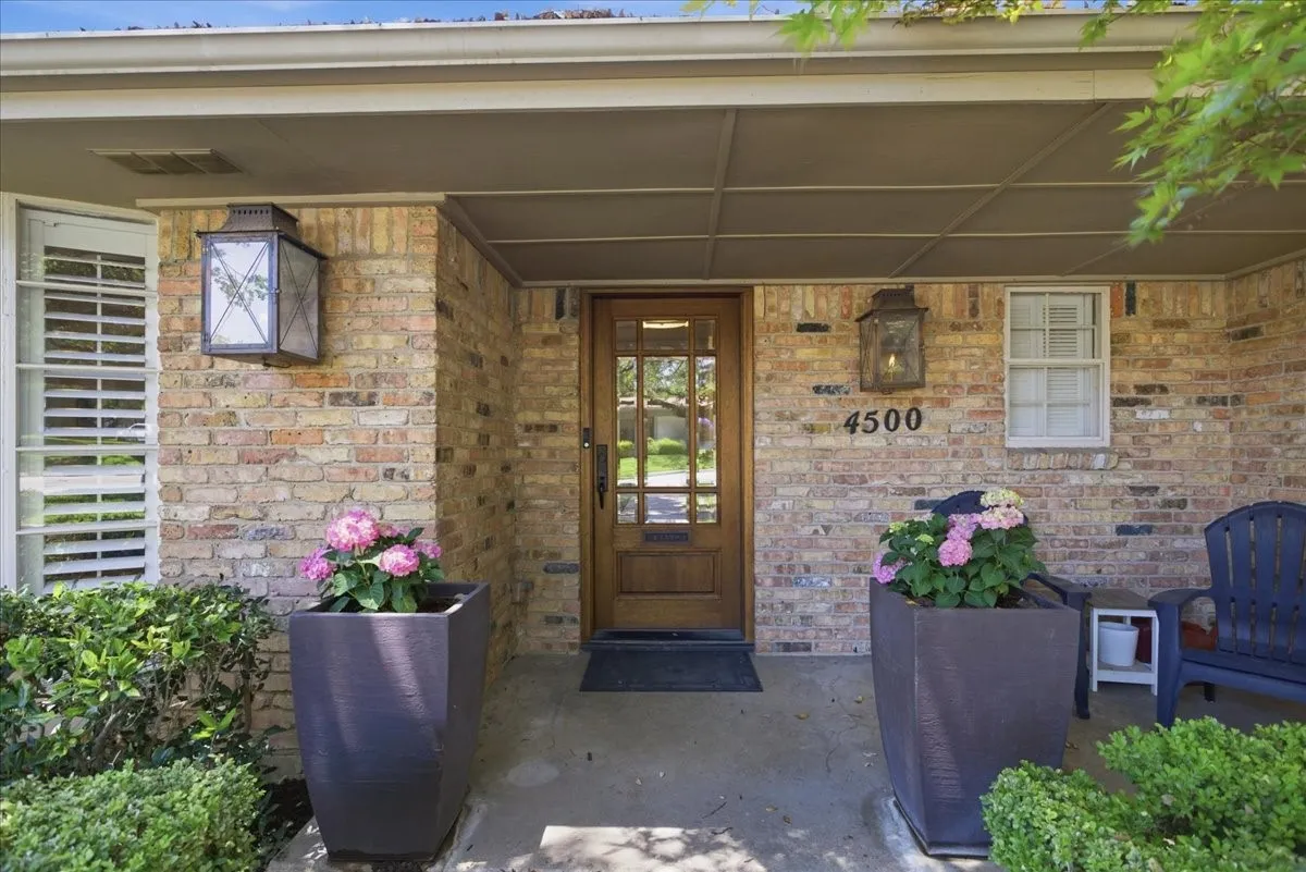 Single Family Residence For Sale in Tarrant County , 4500 Ranch View Road, Fort Worth, Texas 76109, 4 Bedroom, 3 Bathroom, 2 Garage spaces, 3,628 Sqft, built in 1965, mls#21329473, Real Estate Agent in Fort Worth, Homes For Sale in Tarrant county, Homes For Sale in Fort Worth, Realtor in Fort Worth Texas, Real Estate Brokerage Independent Realty Texas, Luminita Cordes Realtor